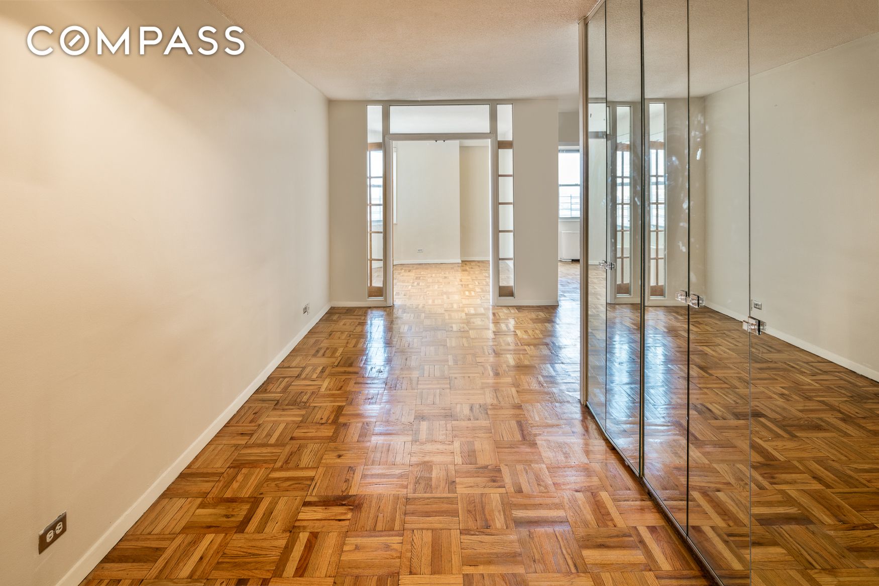 #1 photo, 300 E 40th Street, Murray Hill , NY 10016