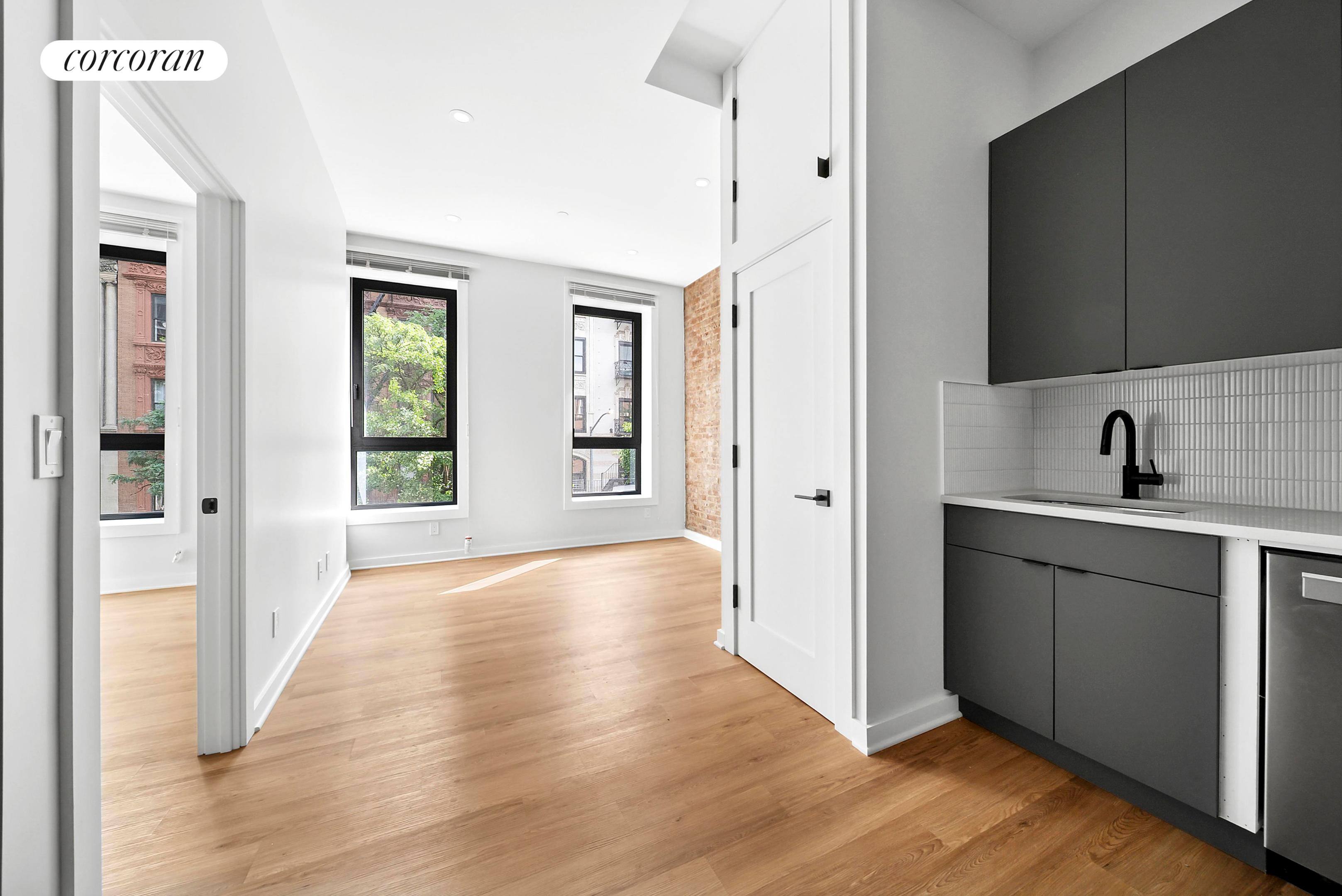 #1 photo, 317 W 51ST Street, مانهاتن Hells Kitchen , NY 10019