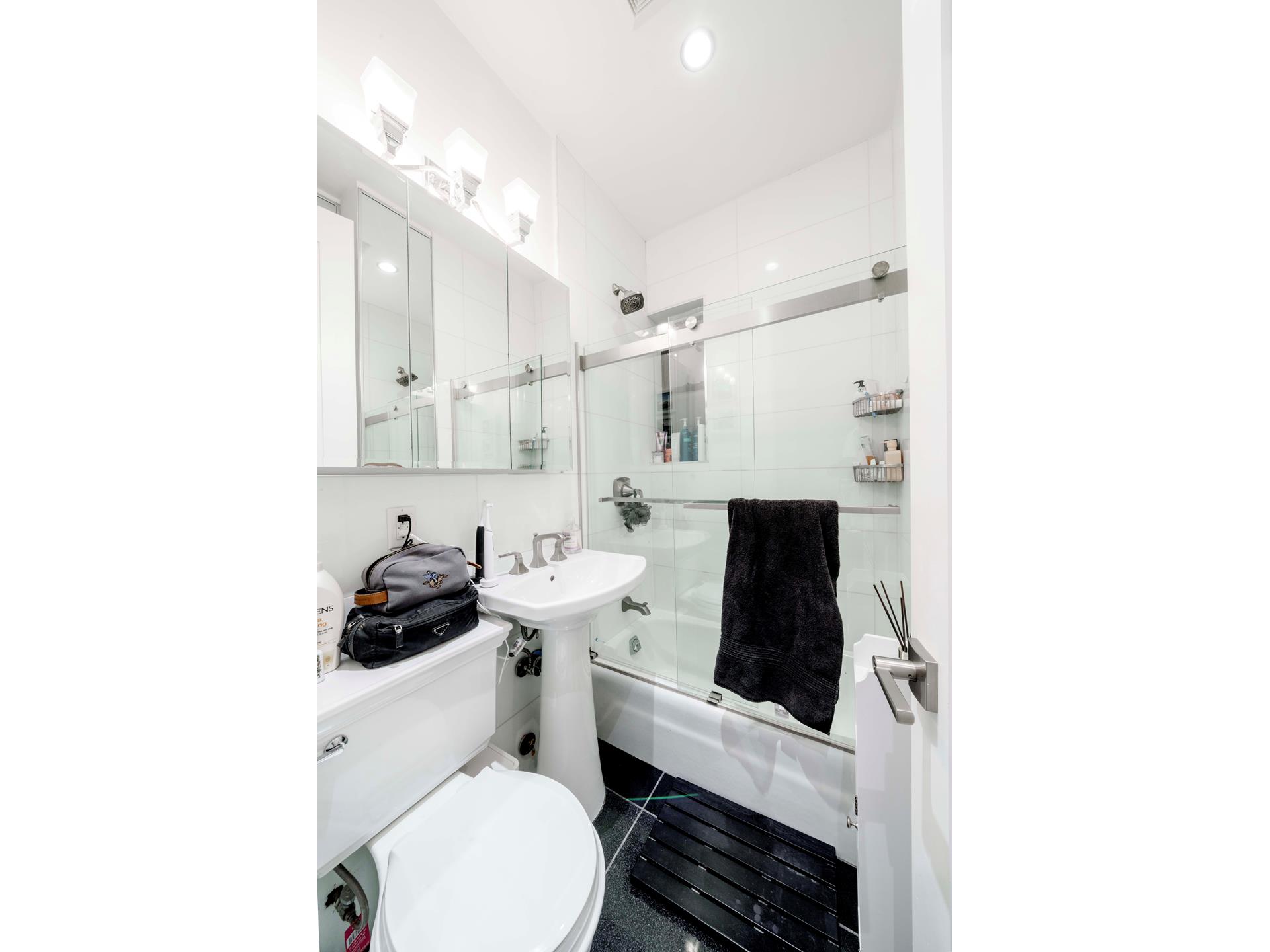 #1 photo, 37 KING Street, 曼哈頓 西村区 Hudson Square , NY 10014