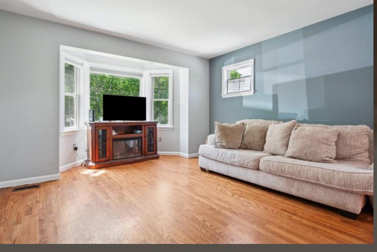 #3 photo, 484 NORTH MAGEE Street, サフォーク郡 Southampton , NY 11968