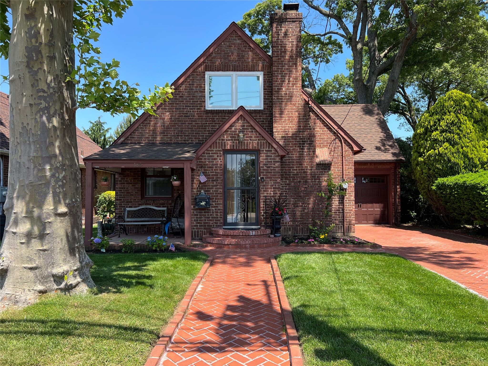 #1 photo, 185 Wicks Lane, 長島 Malverne , NY 11565