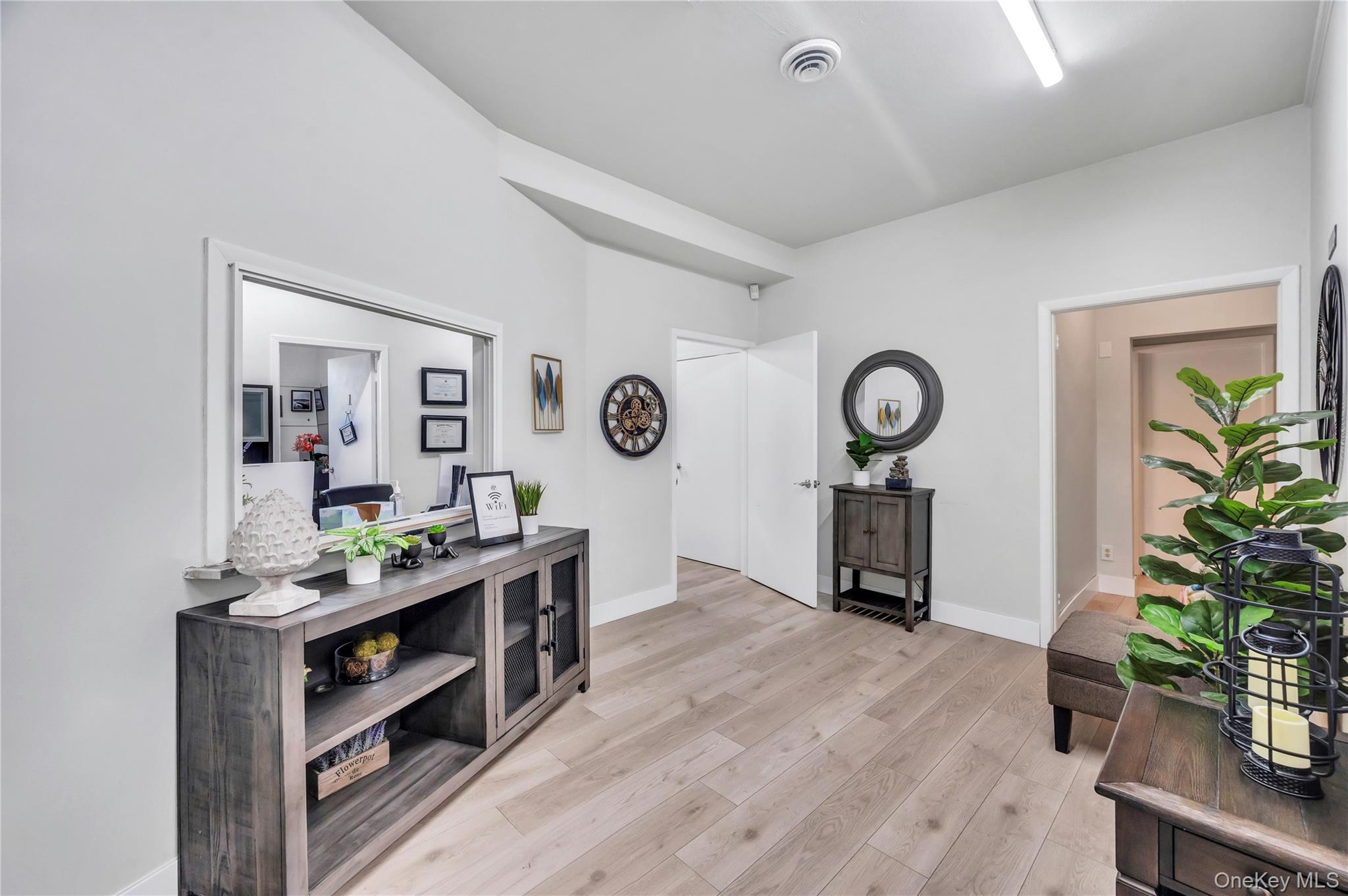 #4 photo, 1695 Merrick Avenue, ナッソー郡 Merrick , NY 11566