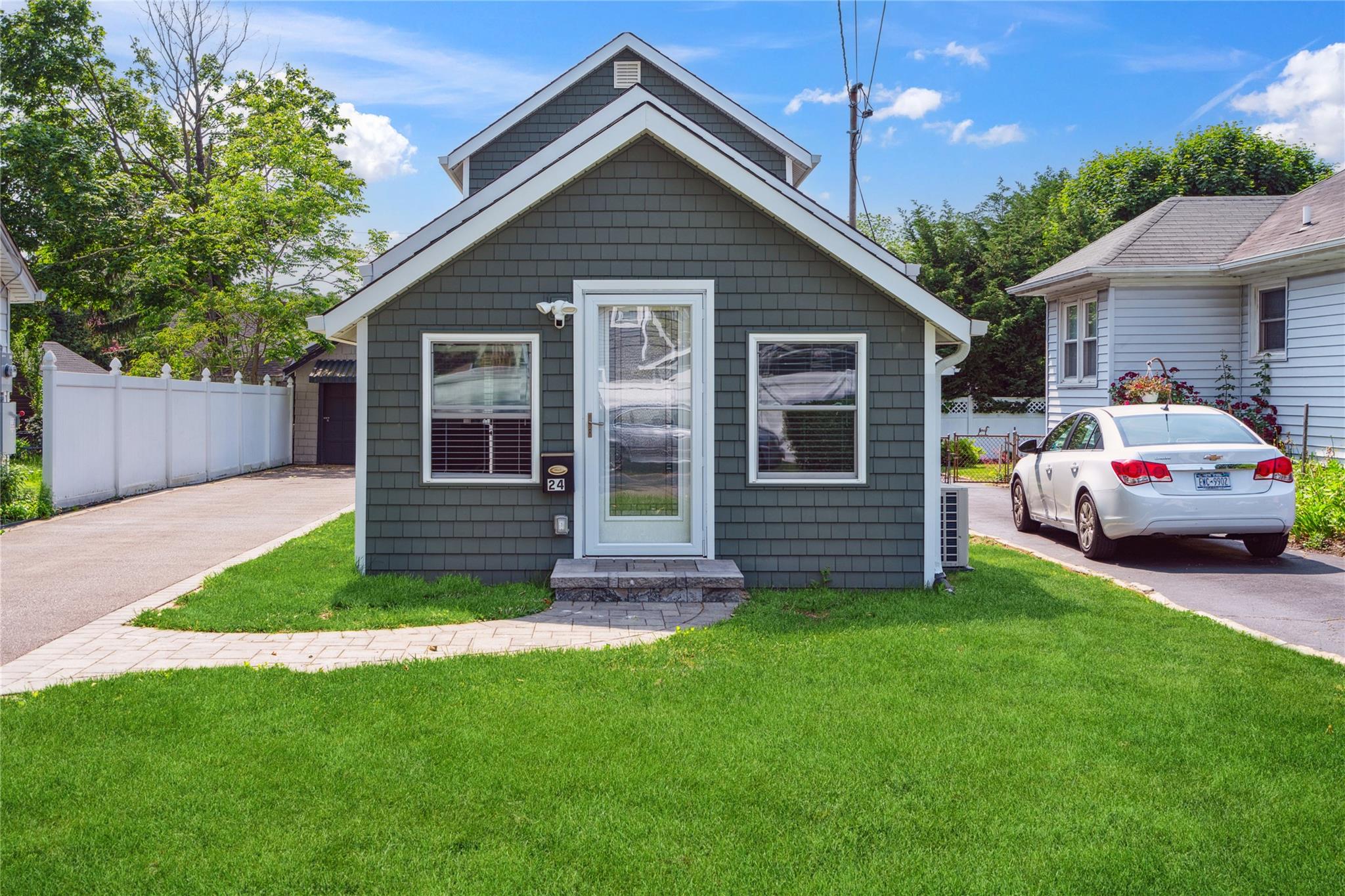 #1 photo, 24 Willett Avenue, سوفولك Sayville , NY 11782