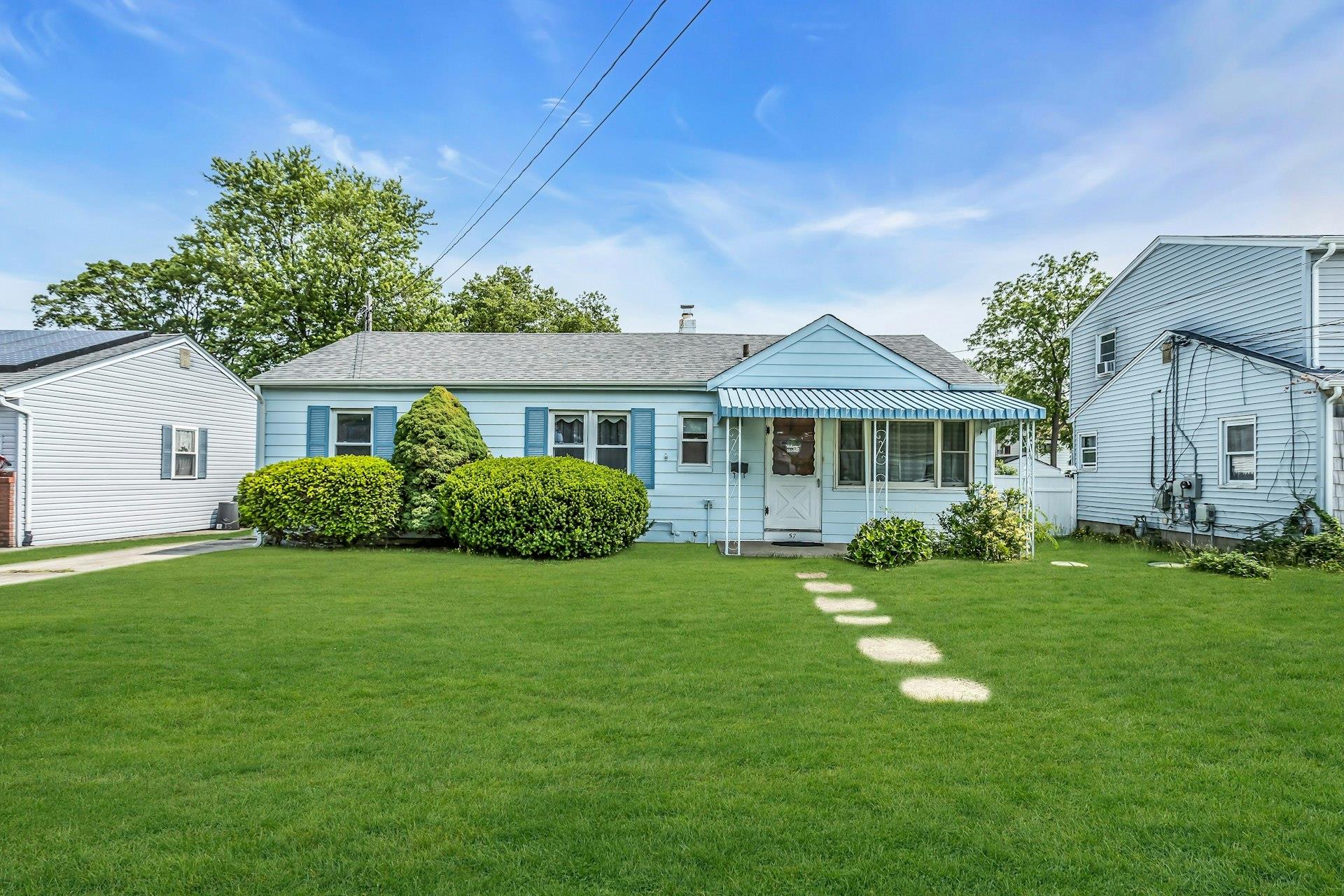 #1 photo, 57 Cherubina Lane, サフォーク郡 North Babylon , NY 11703