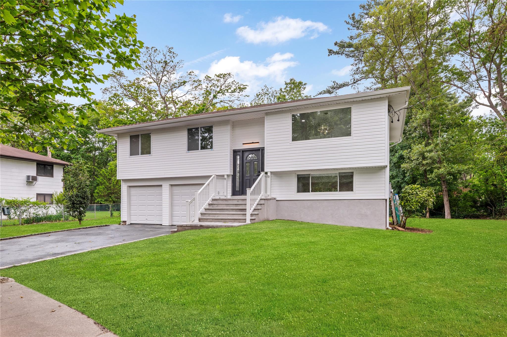 #1 photo, 155 Brooklyn Avenue, سوفولك Huntington , NY 11743