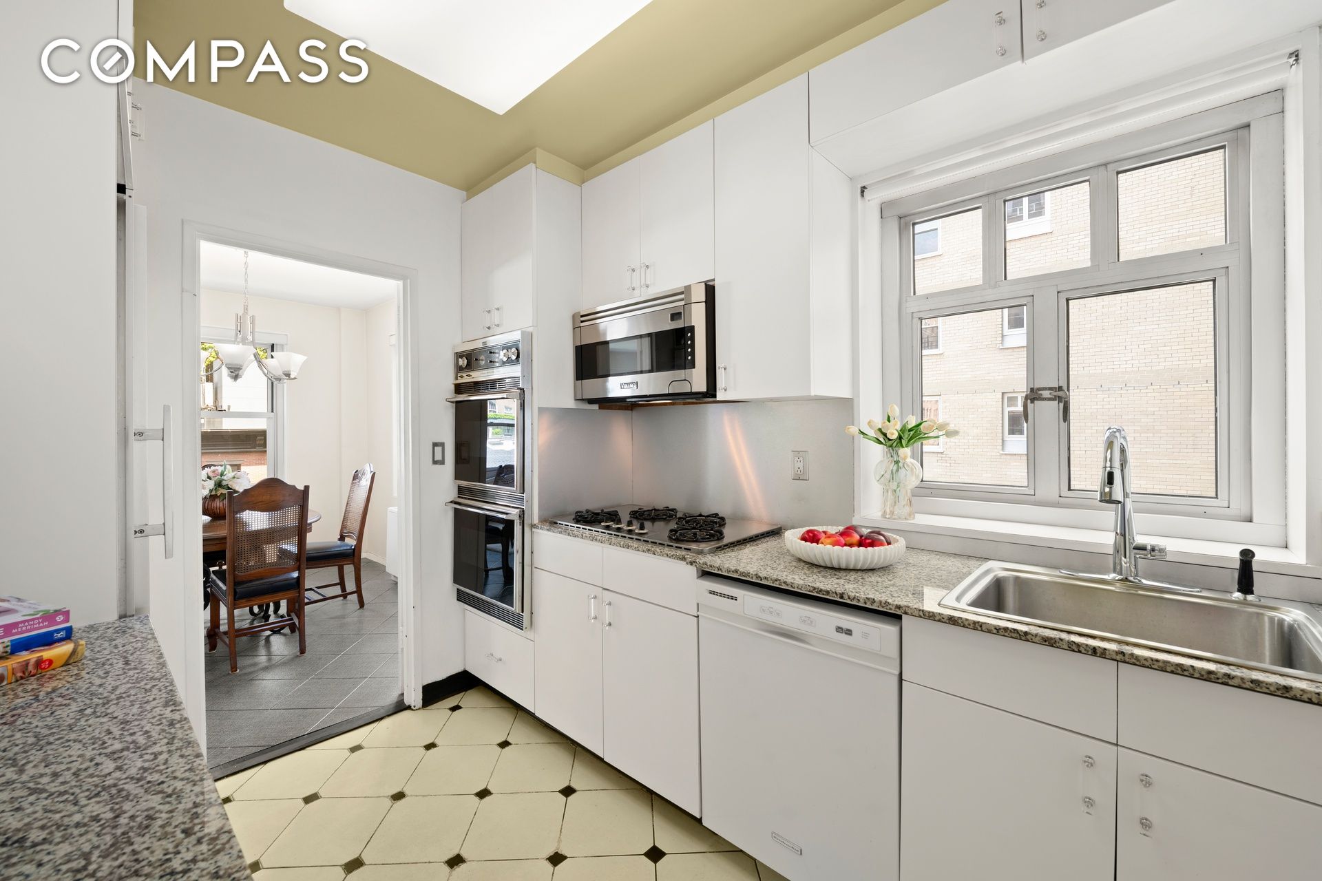 #8 photo, 20 E 9th Street, マンハッタン Greenwich Village , NY 10003