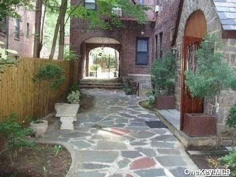 #1 photo, 1 Hillside Avenue, Great Neck Plaza , NY 11021