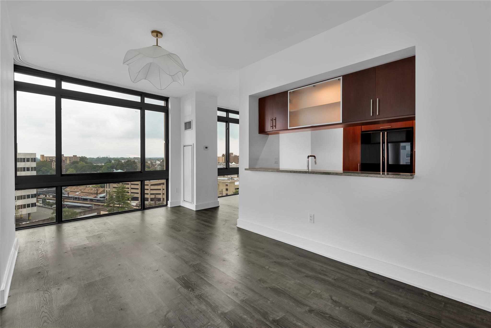 #4 photo, 175 Huguenot Street, New Rochelle , NY 10801