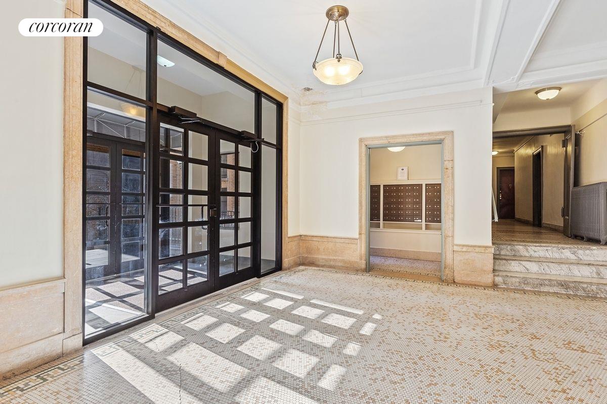 #13 photo, 875 W 181ST Street, マンハッタン Hudson Heights , NY 10033