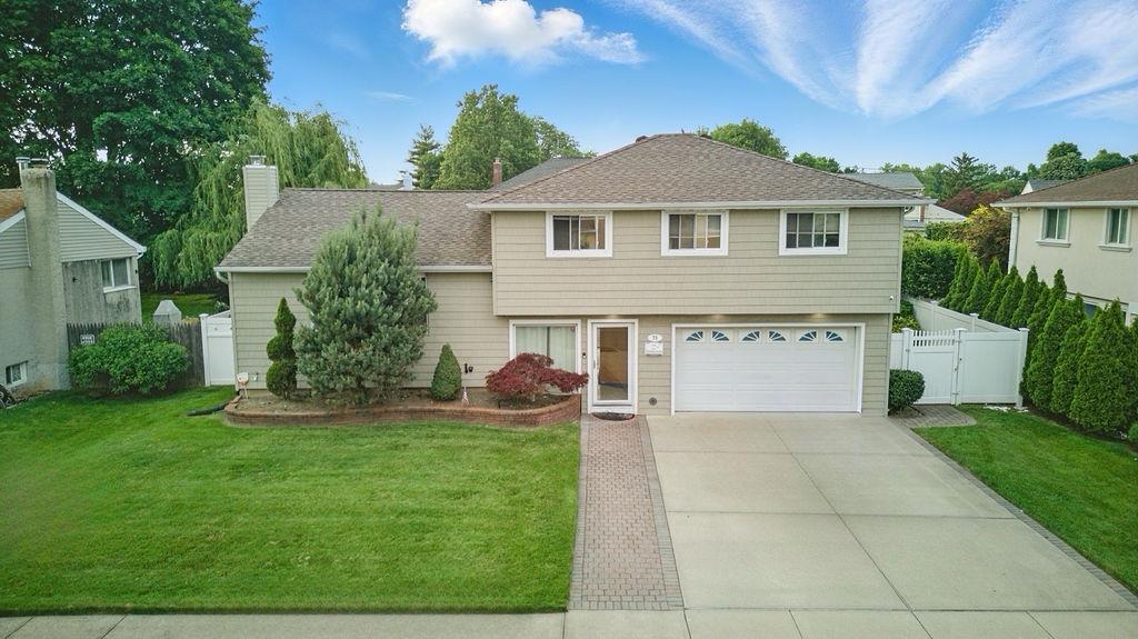 #1 photo, 73 Fox Place, ناسو Hicksville , NY 11801