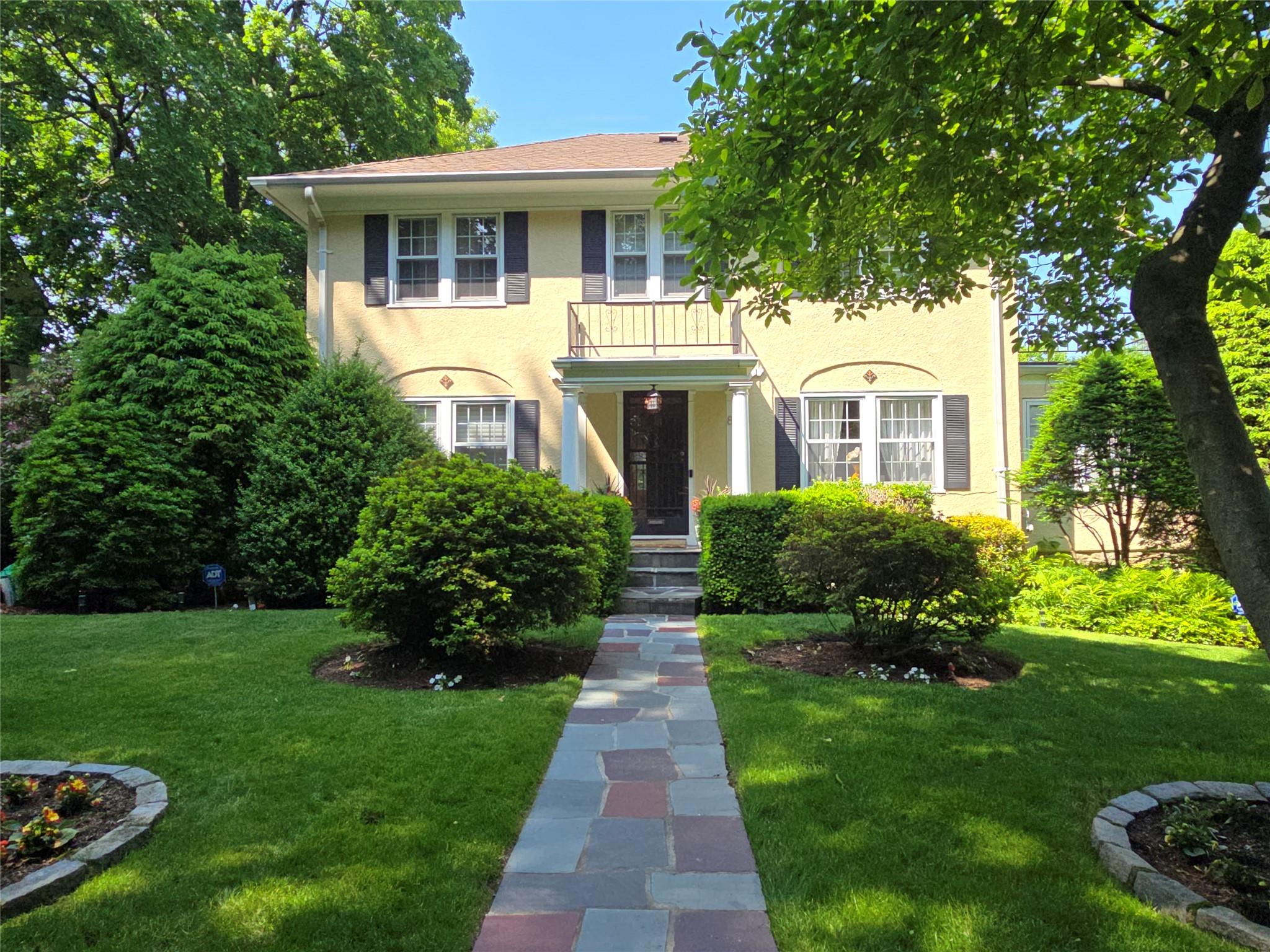 #1 photo, 89 Park Drive, Pelham , NY 10803