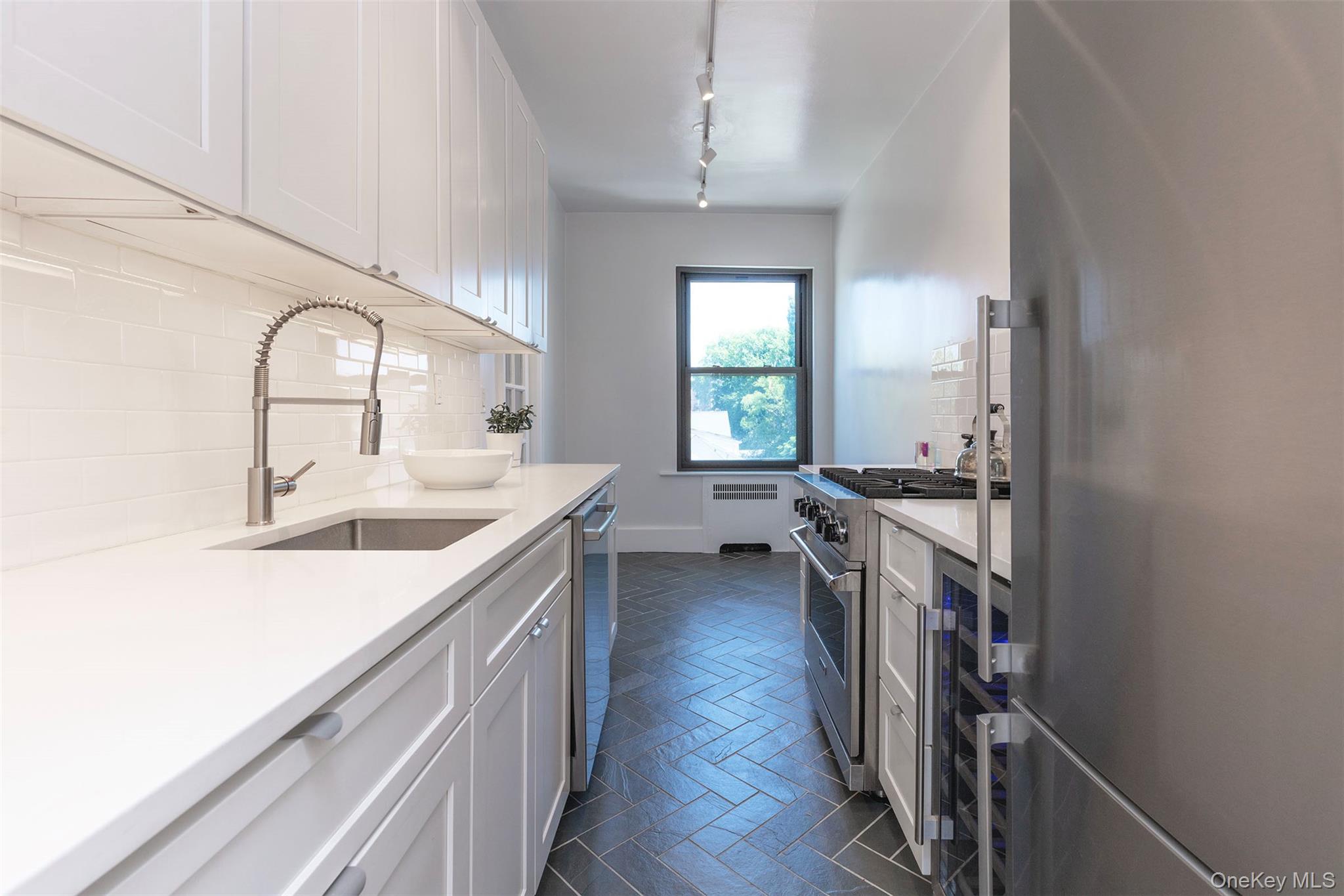 #8 photo, 76-66 Austin Street, Forest Hills , NY 11375