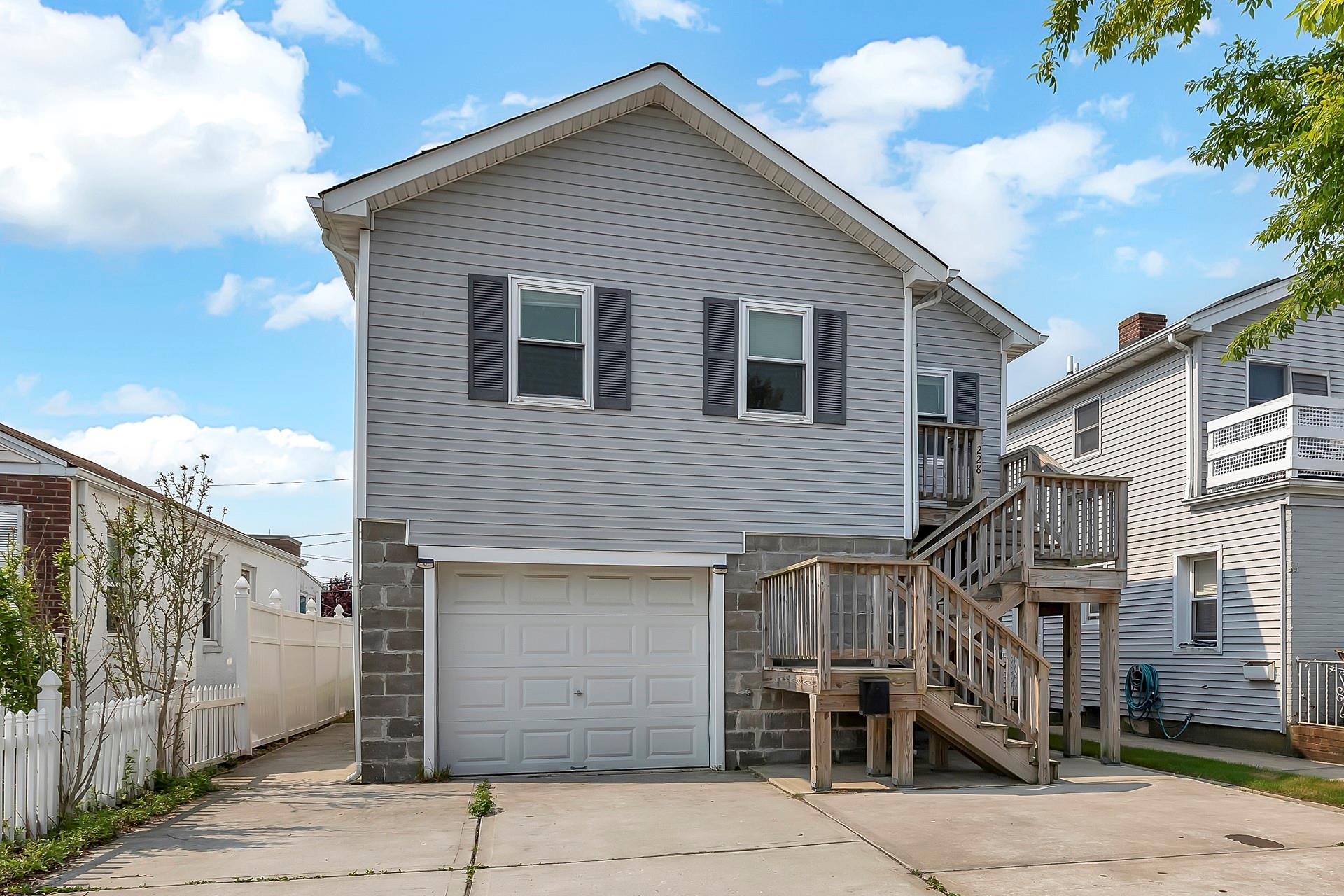 #1 photo, 228 E Market Street, 長島 長灘 Long Beach , NY 11561