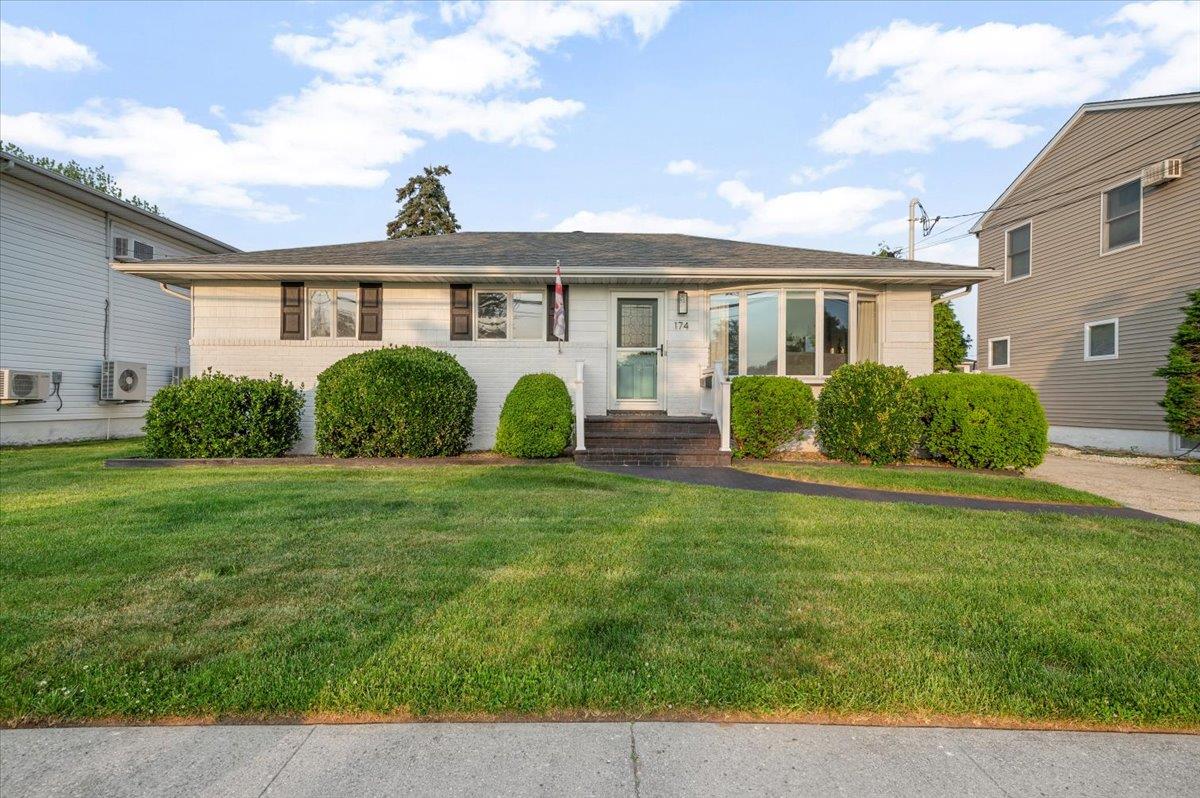 #1 photo, 174 13th Street, 長島 貝斯佩奇 Bethpage , NY 11714