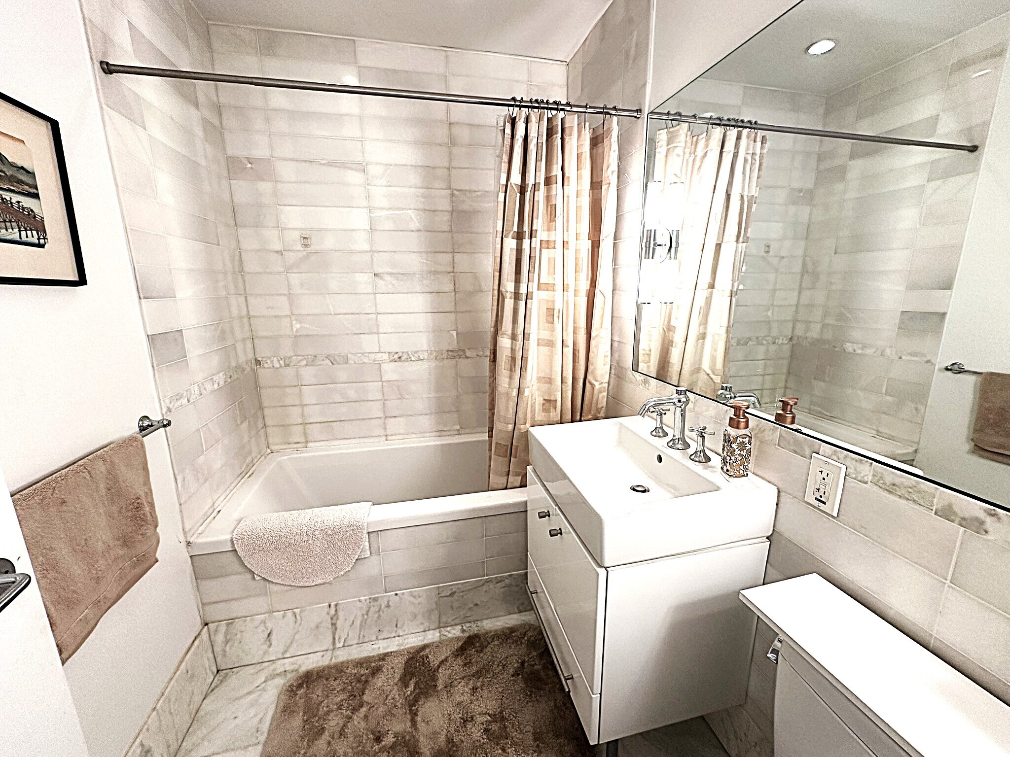 #10 photo, 635 W 42nd Street, マンハッタン Hells Kitchen , NY 10036