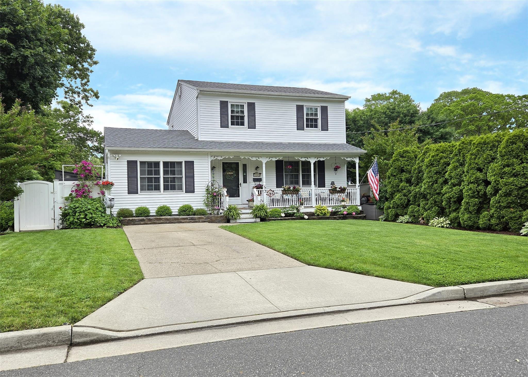 #1 photo, 53 Admiral Street, 東長島 Port Jefferson Station , NY 11776