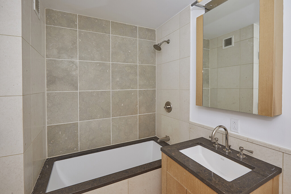 #7 photo, 350 W 42ND Street, マンハッタン Hells Kitchen , NY 10036