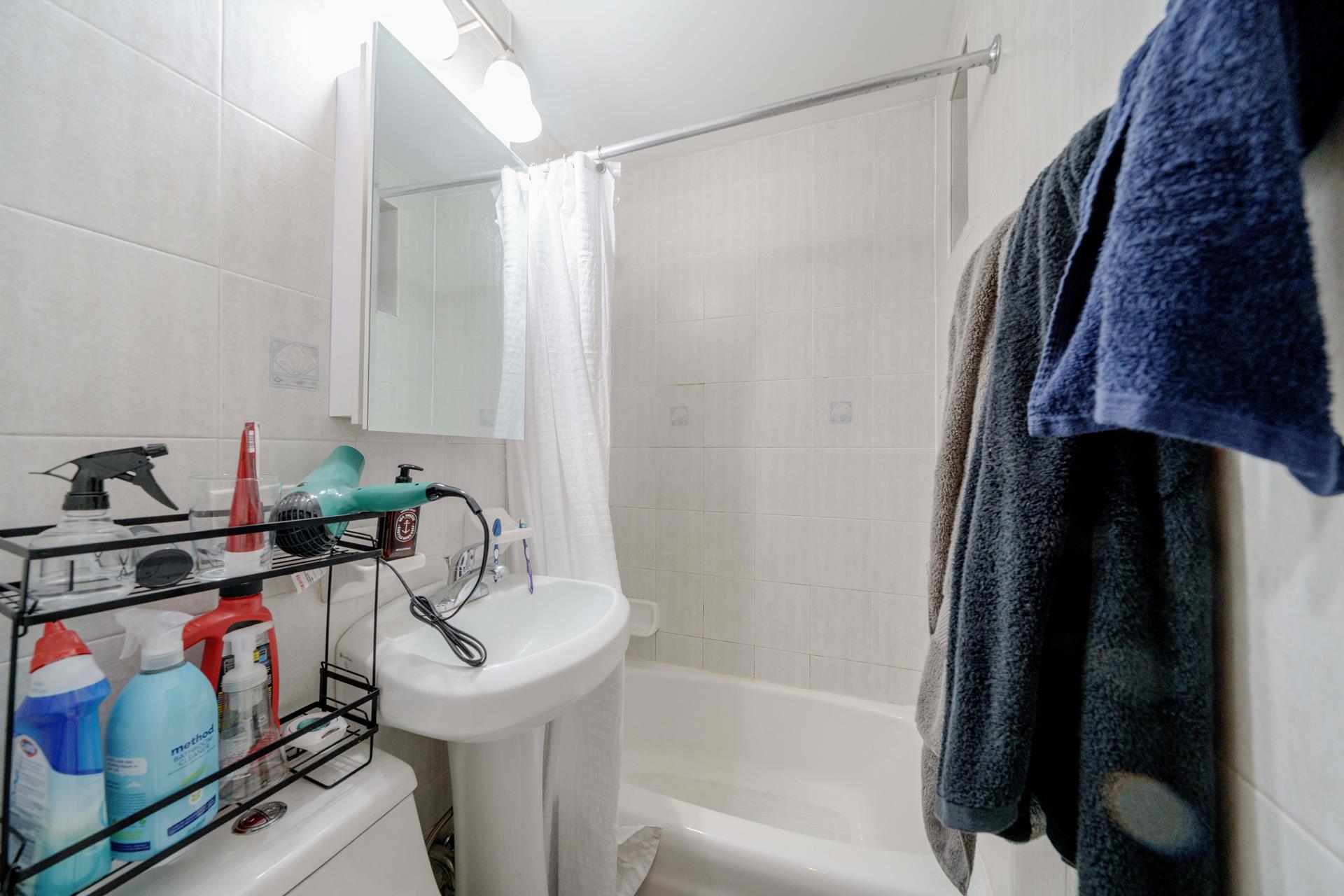 #1 photo, 124 LUDLOW Street, 맨해튼 Lower East Side , NY 10002