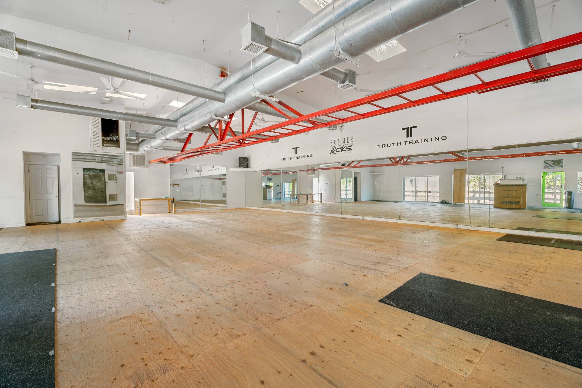 #2 photo, 3 Railroad Avenue (Warehouse), サフォーク郡 East Hampton , NY 11937