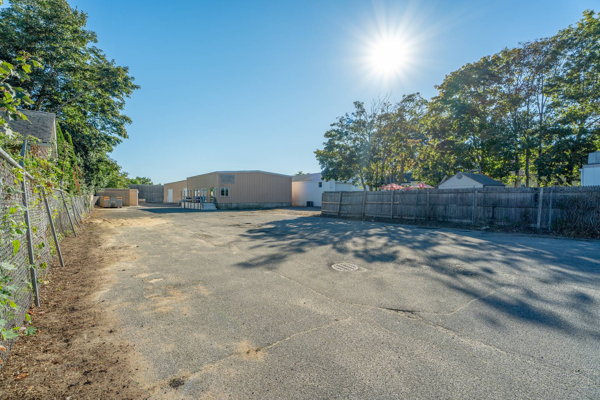 #2 photo, 3 Railroad Avenue (Storage), サフォーク郡 East Hampton , NY 11937