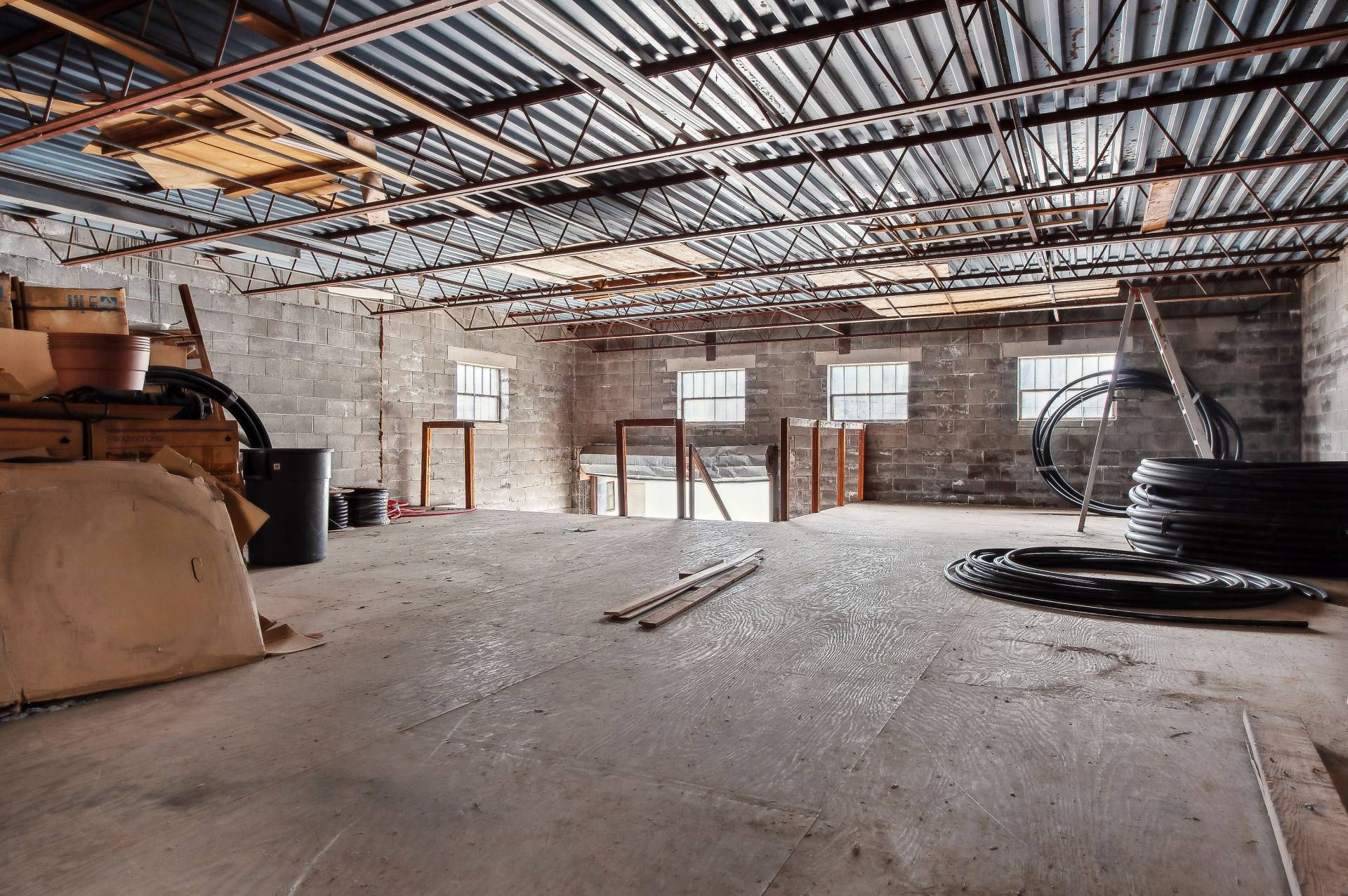 #13 photo, 348 Montauk Highway (Warehouse - Units 1 & 2), サフォーク郡 Wainscott , NY 11975