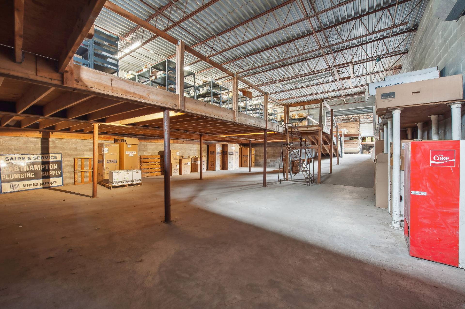 #14 photo, 348 Montauk Highway (Warehouse - Units 1 & 2), サフォーク郡 Wainscott , NY 11975