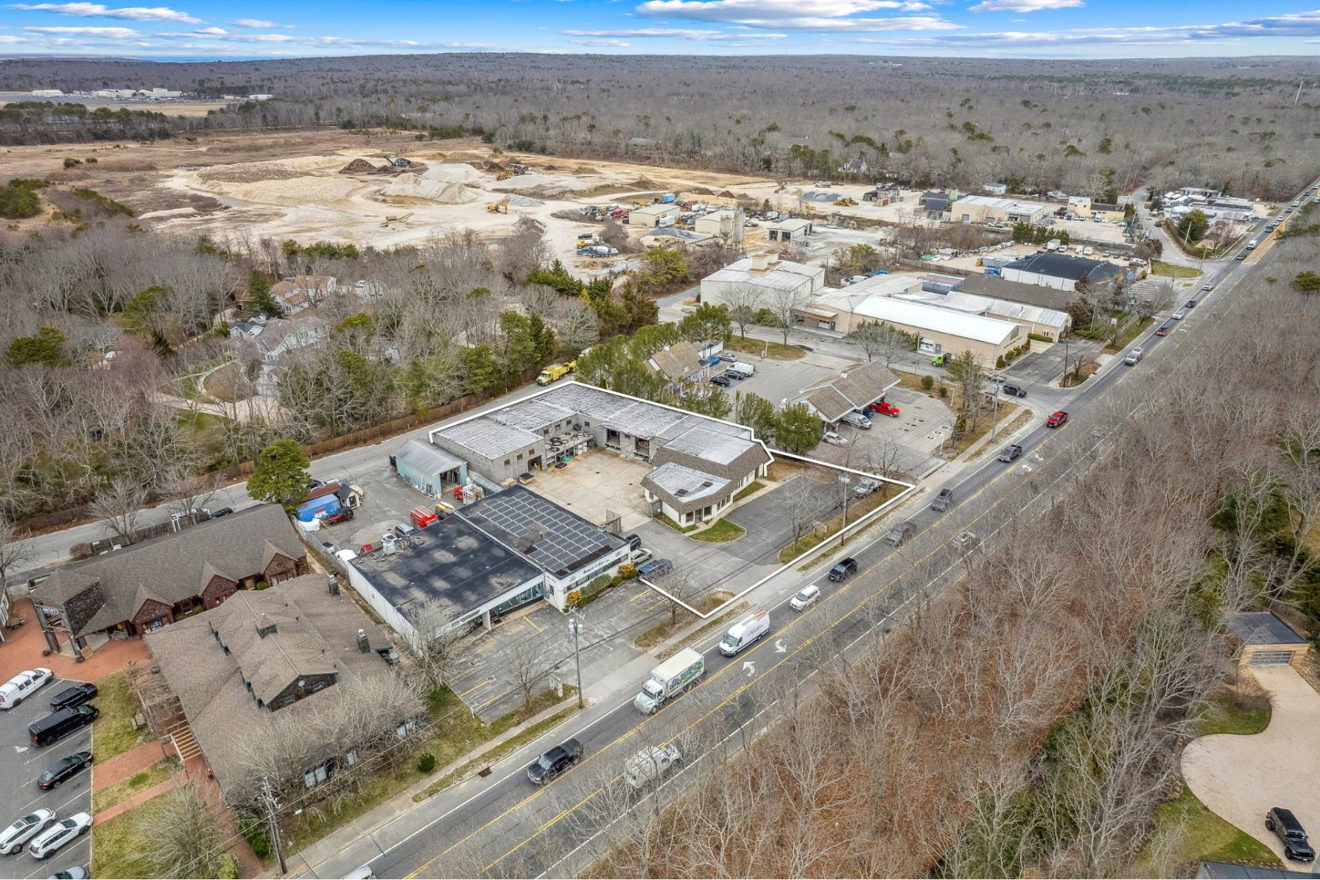 #16 photo, 348 Montauk Highway (Warehouse - Units 1 & 2), サフォーク郡 Wainscott , NY 11975