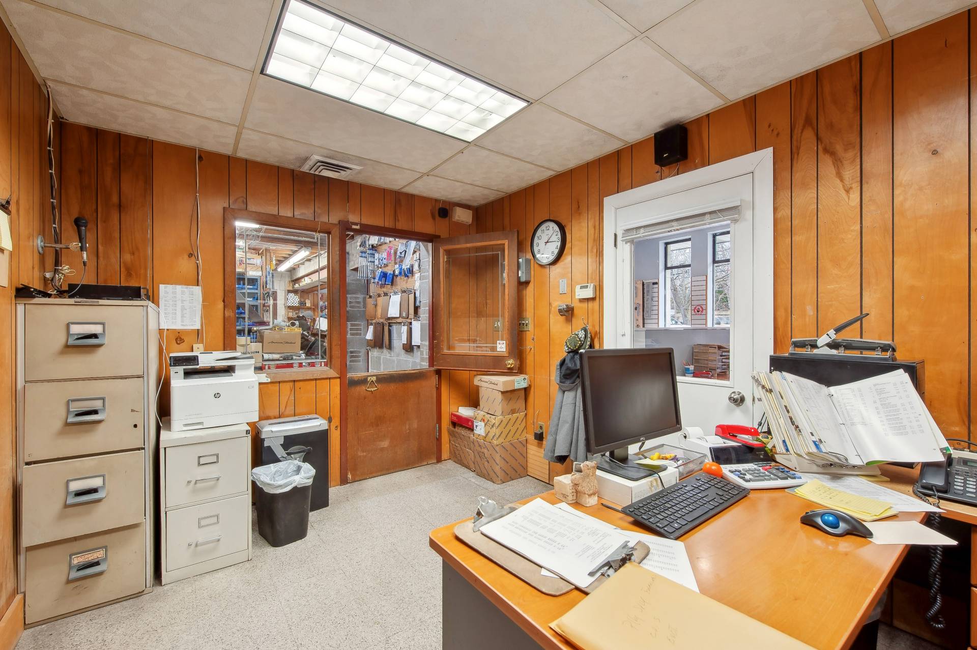 #27 photo, 348 Montauk Highway (Warehouse - Units 1 & 2), サフォーク郡 Wainscott , NY 11975