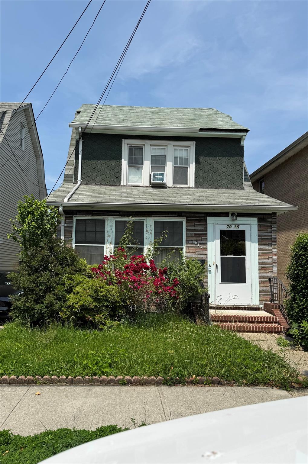 #1 photo, 70-19 Manse Street, Forest Hills , NY 11375