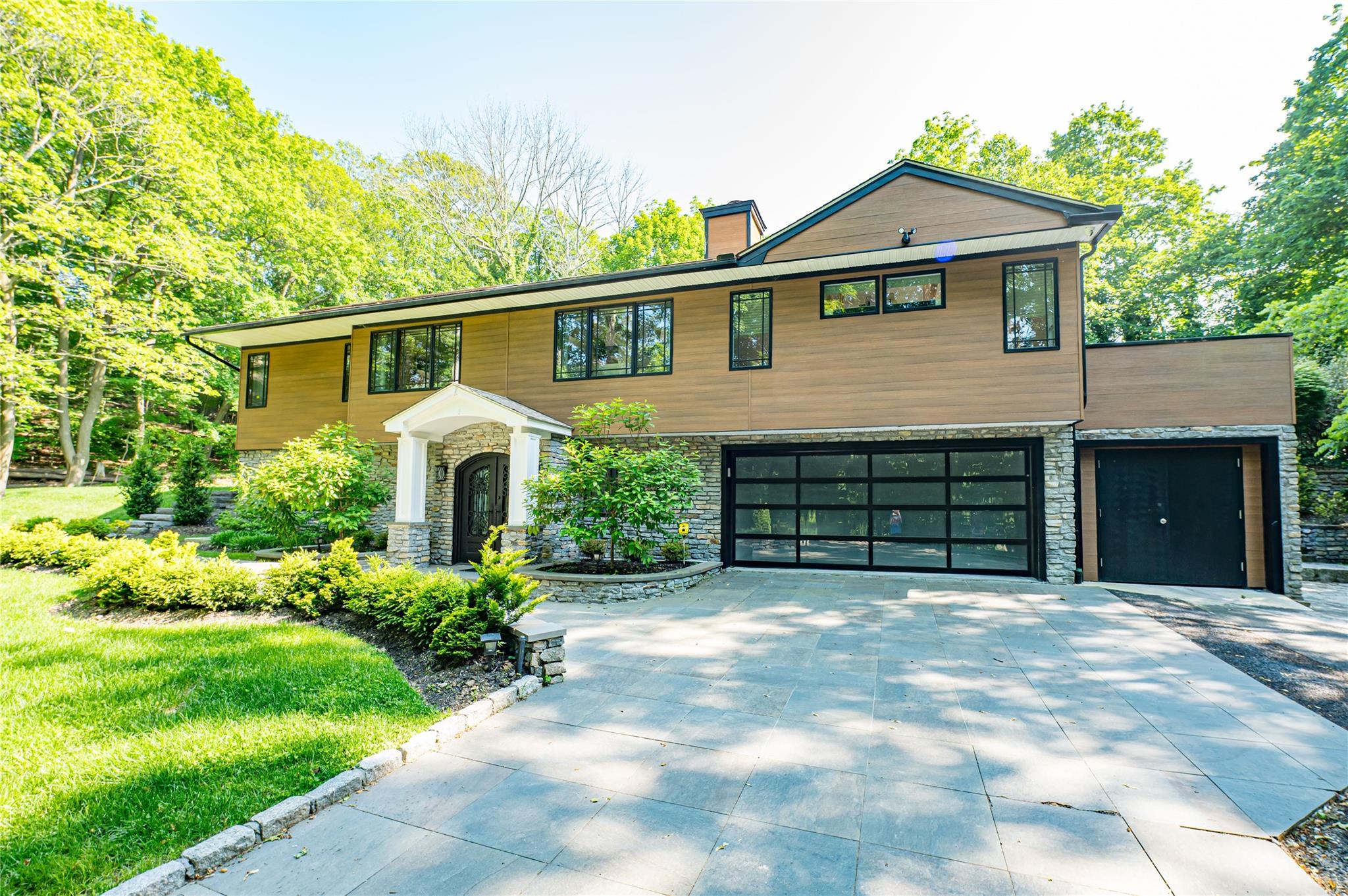 #1 photo, 6 Tanyard Lane, Huntington , NY 11743