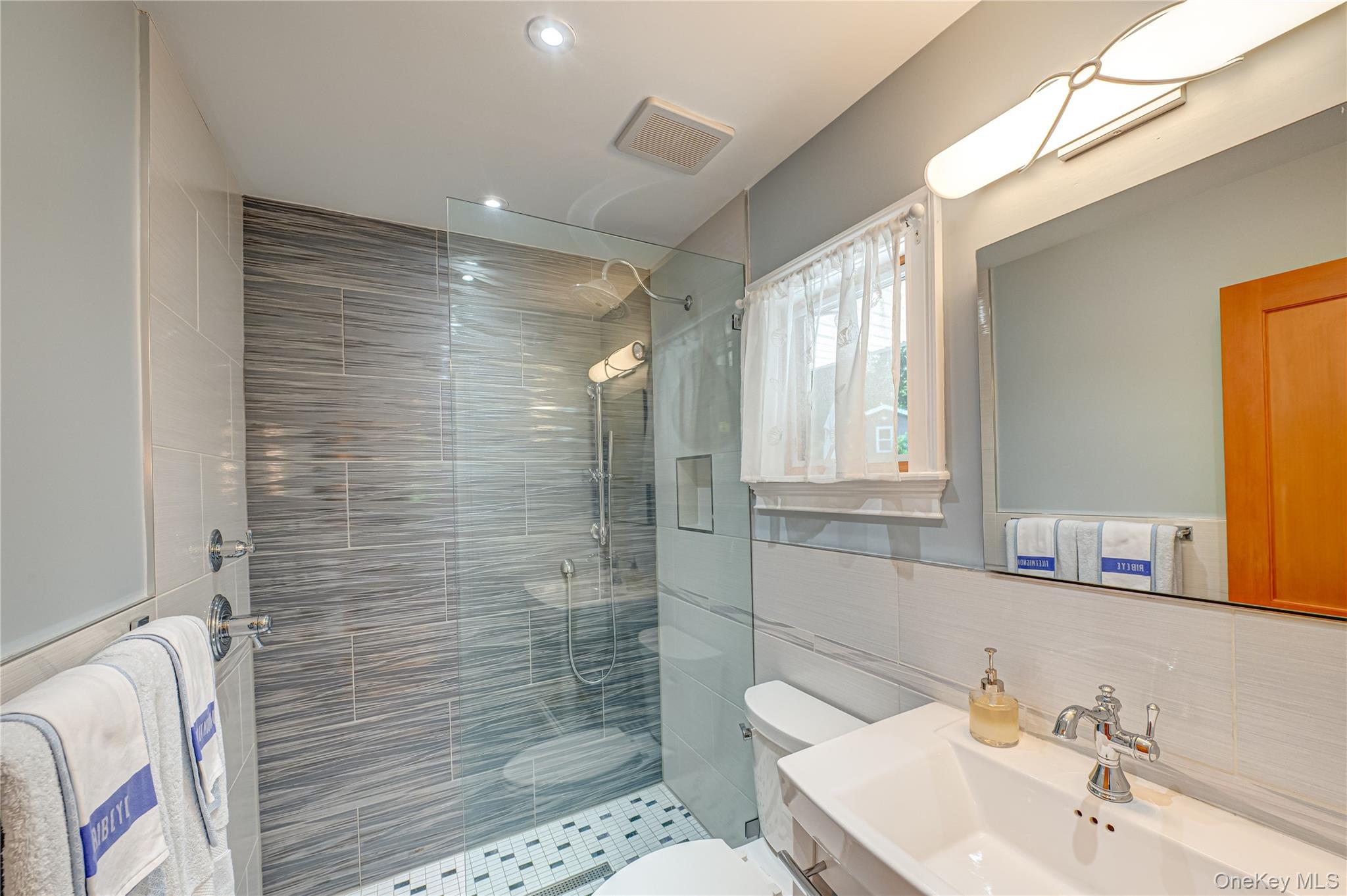 #16 photo, 6 Tanyard Lane, サフォーク郡 Huntington , NY 11743