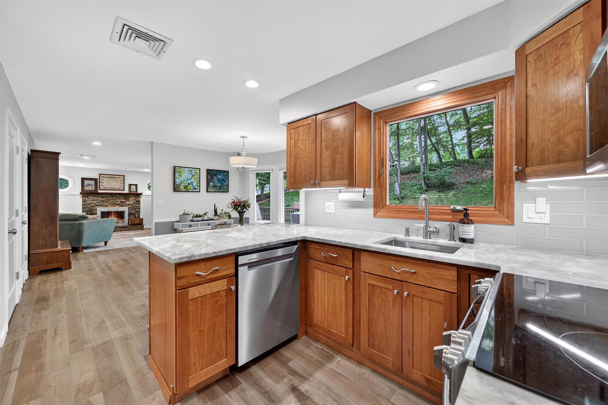 #12 photo, 11 Robin Hood Road, Montebello , NY 10901