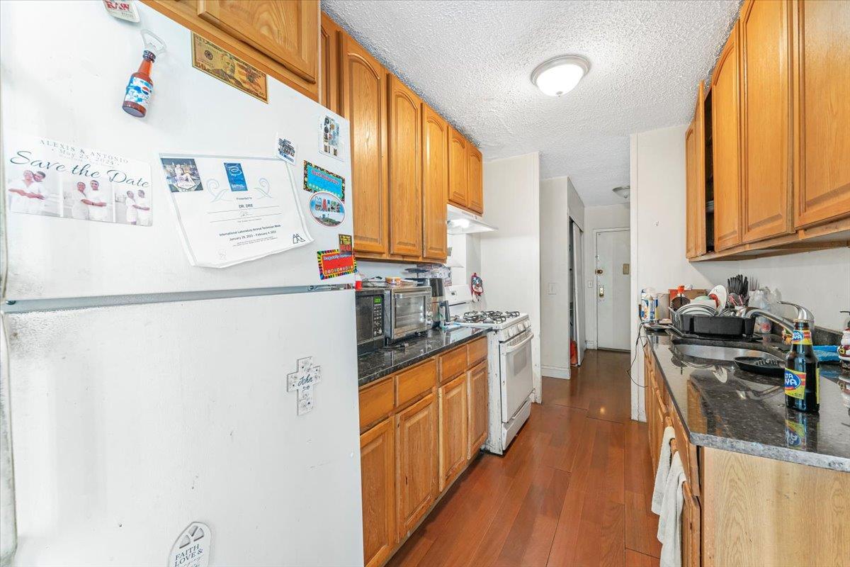 #4 photo, 825 Morrison Avenue, ブロンクス区 Bronx , NY 10473