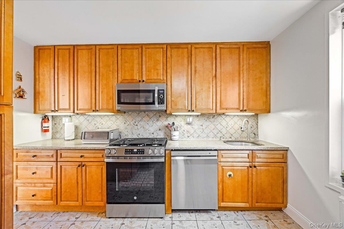 #8 photo, 2736 Independence Avenue, 布朗士 Bronx , NY 10463