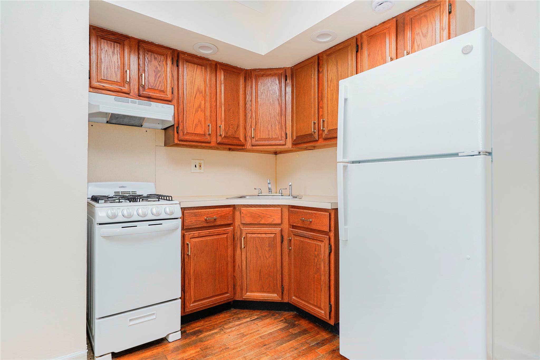 #8 photo, 9430 Ridge Boulevard, Brooklyn , NY 11209