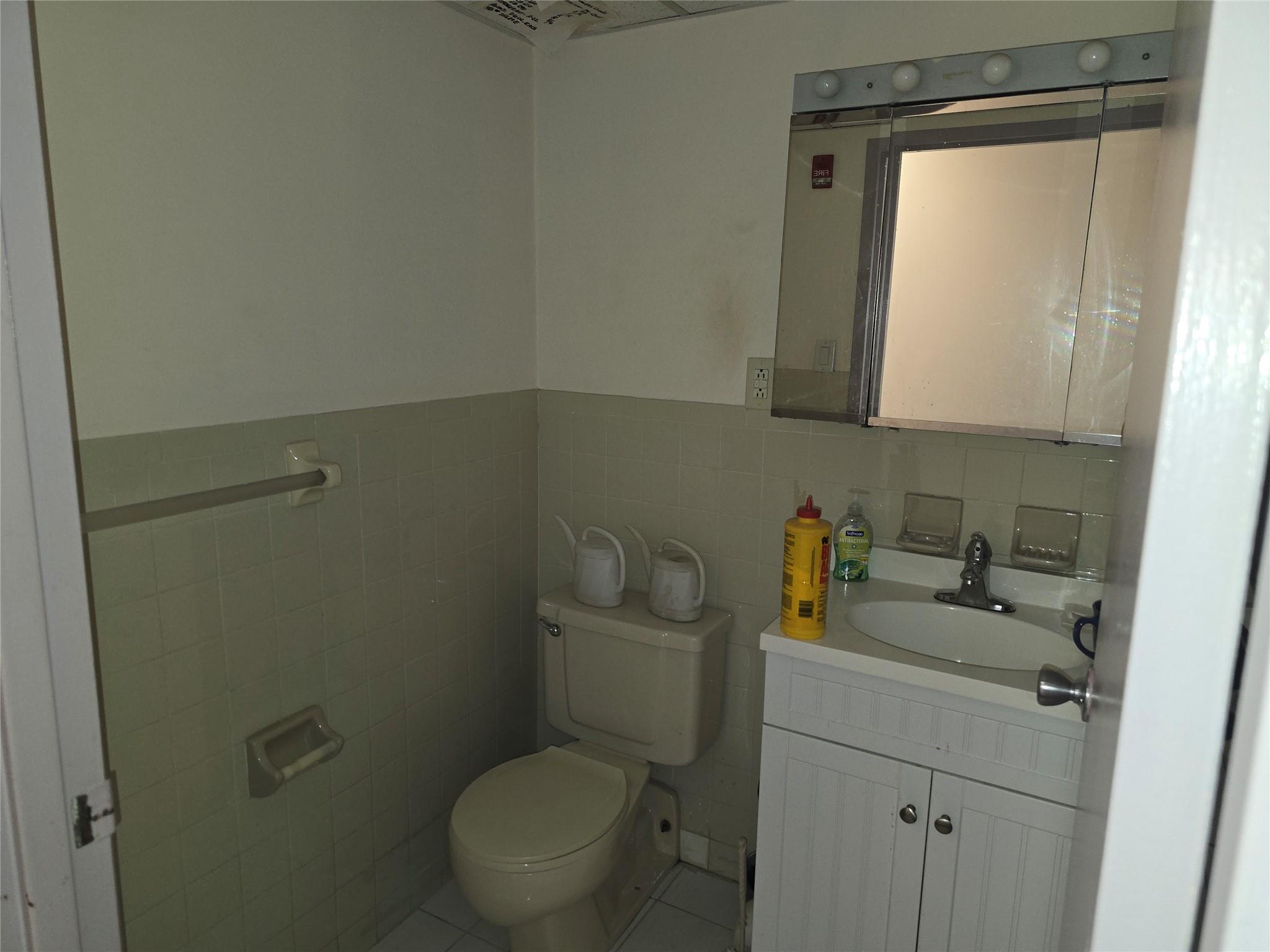 #18 photo, 92-29 Queens Boulevard Queens Boulevard, クイーンズ区 Rego Park , NY 11374