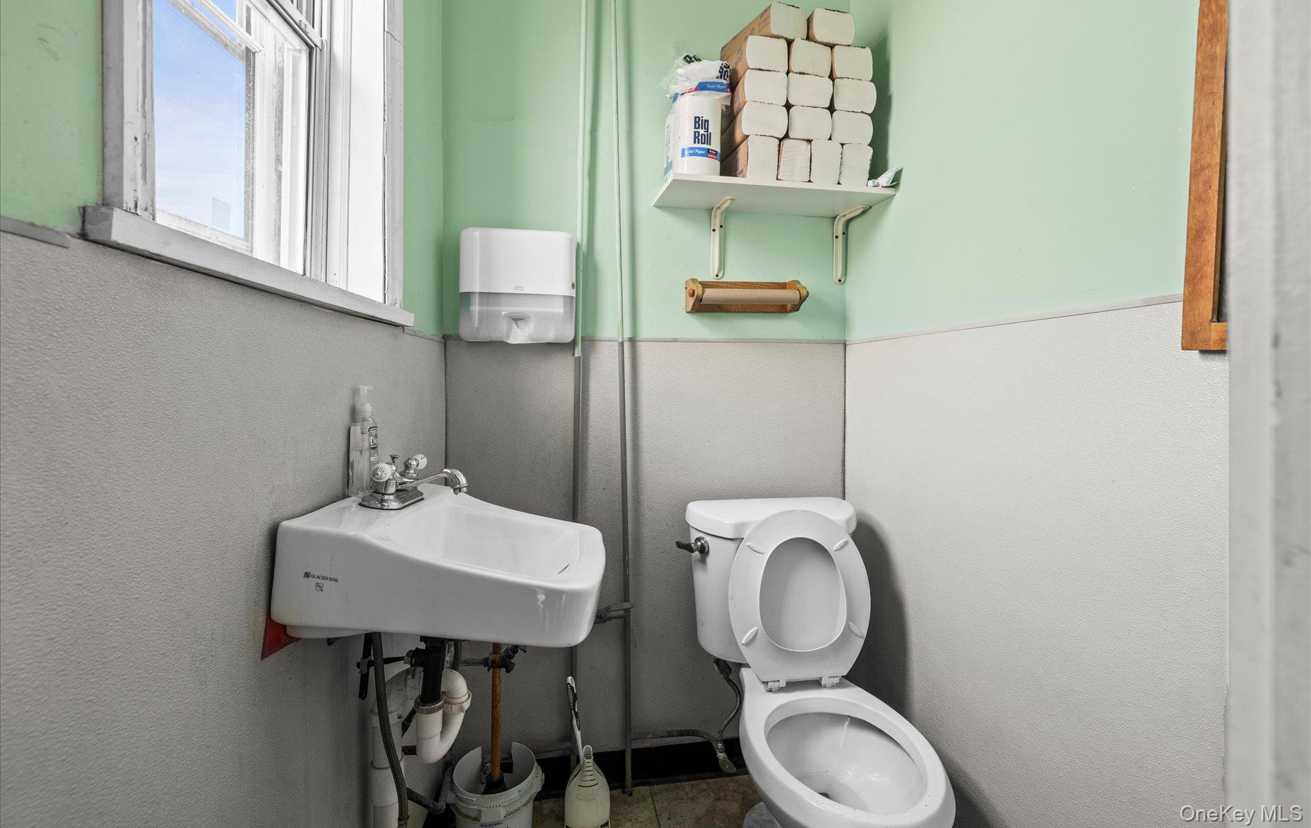 #10 photo, 2092-2096 Grand Avenue, ناسو Baldwin , NY 11510