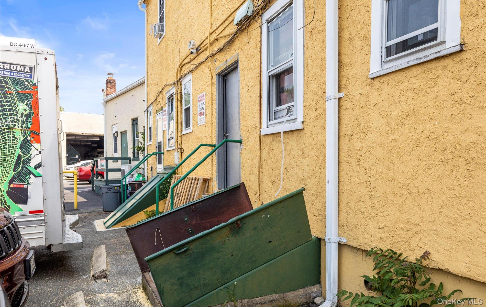 #14 photo, 2092-2096 Grand Avenue, ناسو Baldwin , NY 11510