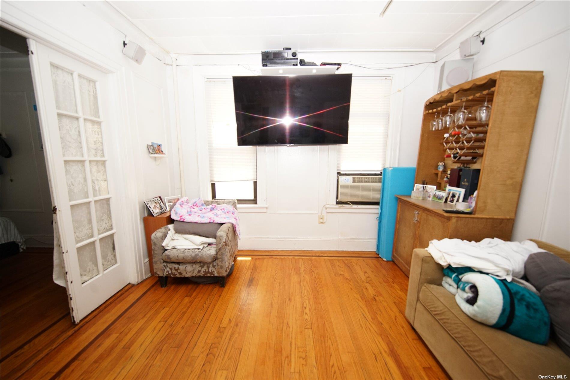 #10 photo, 40-45 99th Street, クイーンズ区 Corona , NY 11368