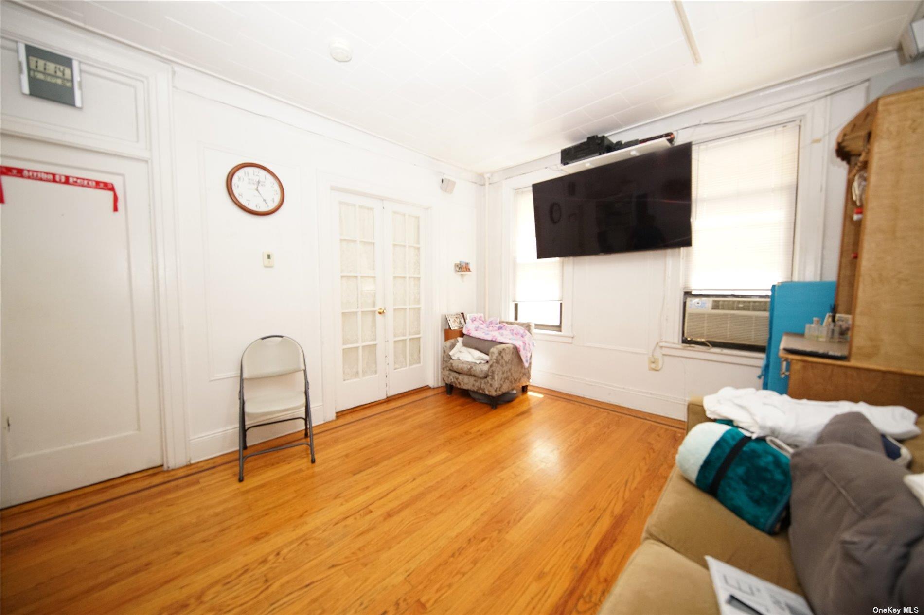 #12 photo, 40-45 99th Street, クイーンズ区 Corona , NY 11368