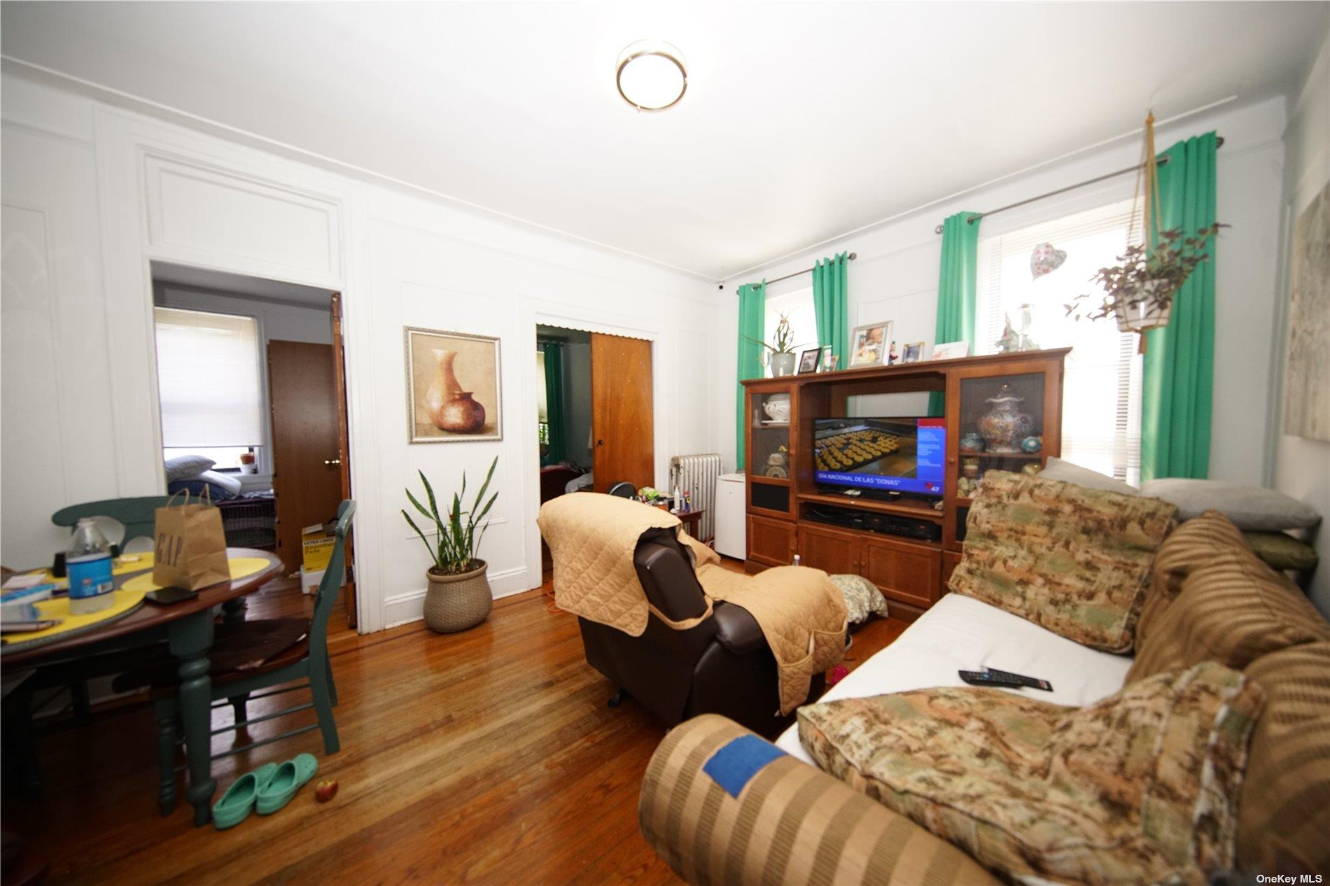 #15 photo, 40-45 99th Street, クイーンズ区 Corona , NY 11368