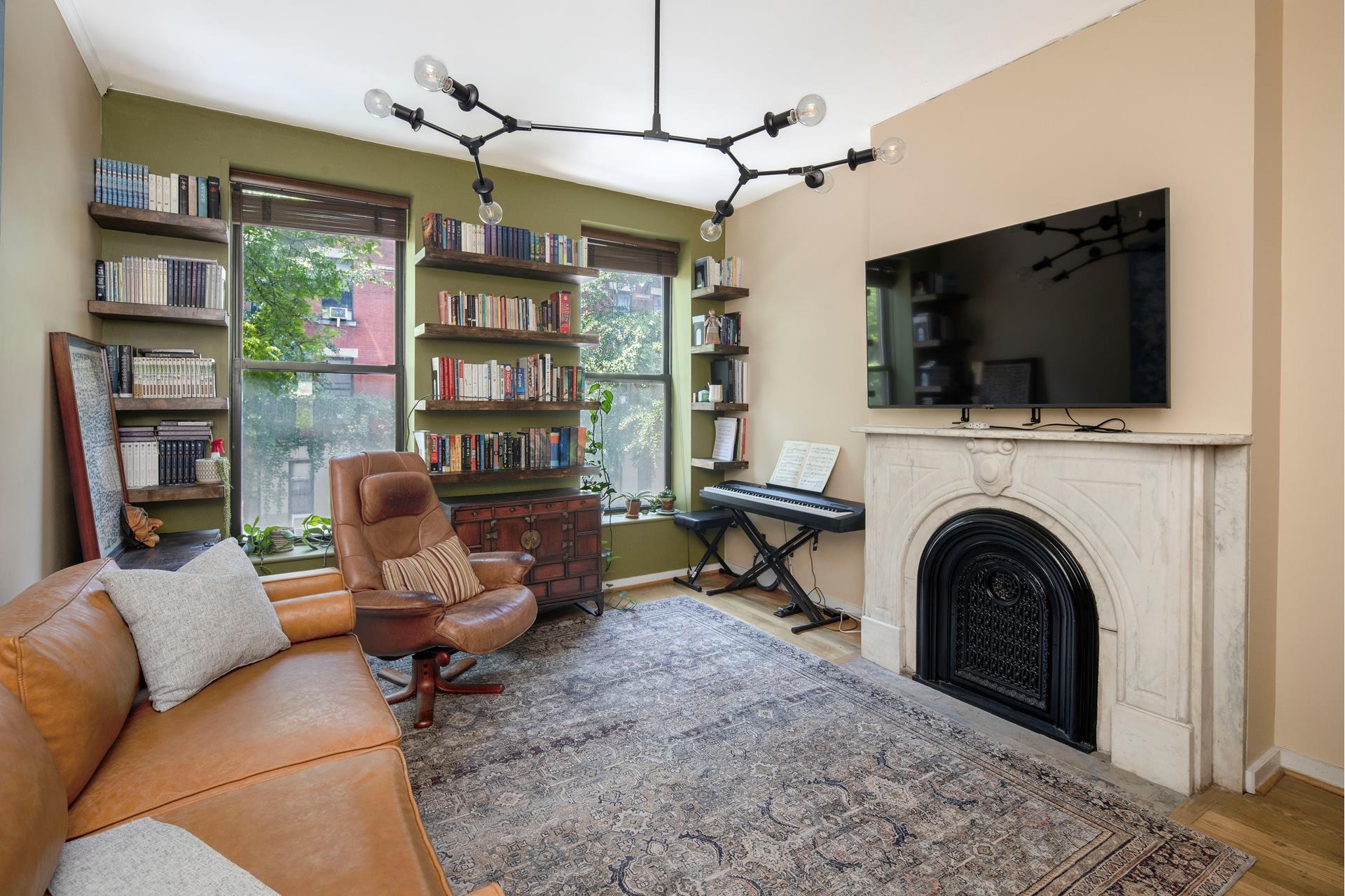 #1 photo, 419 W 48TH Street, Hells Kitchen , NY 10036