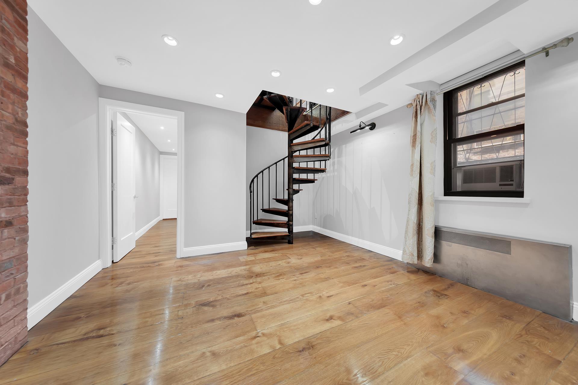 #1 photo, 124 E 91ST Street, Carnegie Hill , NY 10128