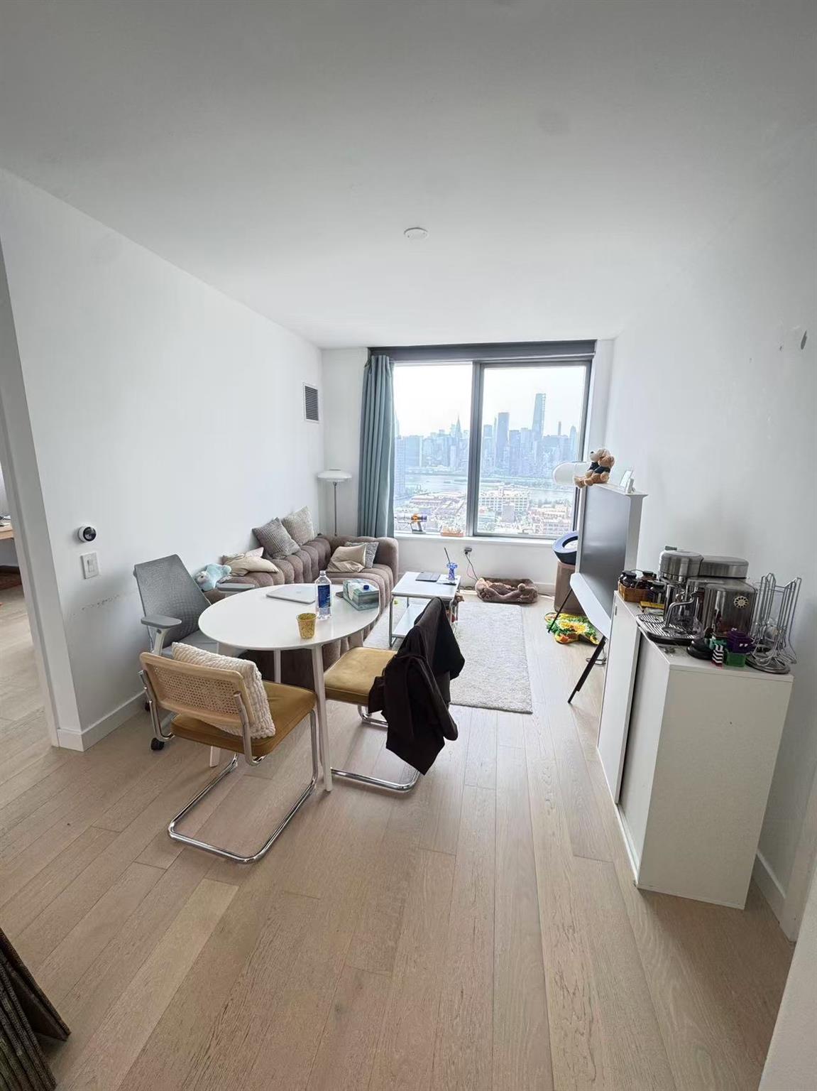 #4 photo, 3 Court Square, クイーンズ区 Long Island City , NY 11101