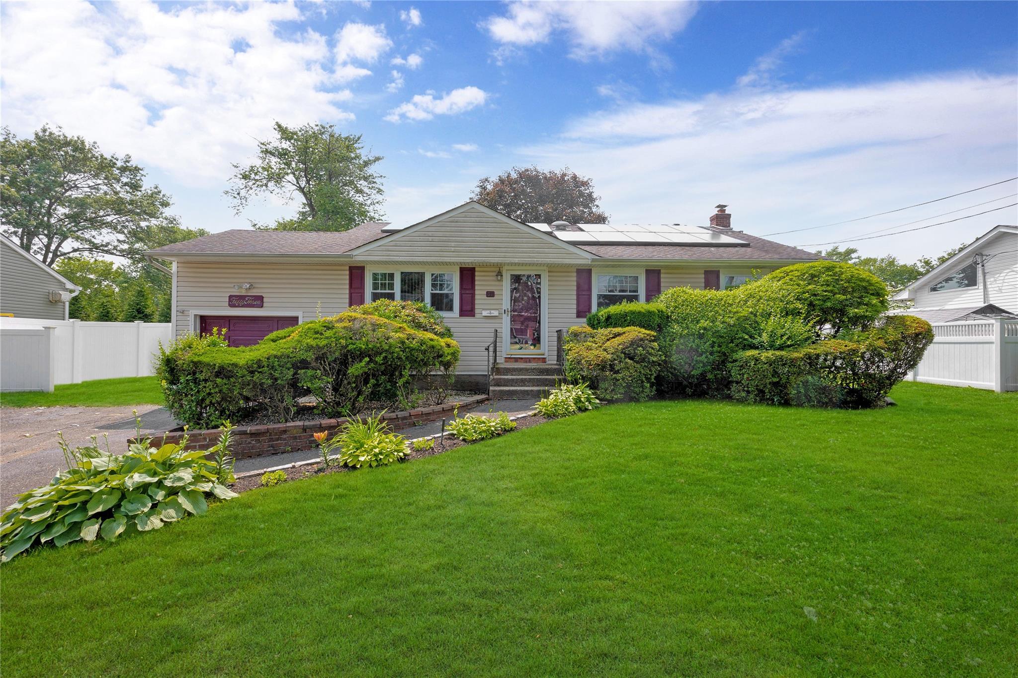 #1 photo, 53 Wiltshire Drive, Commack , NY 11725