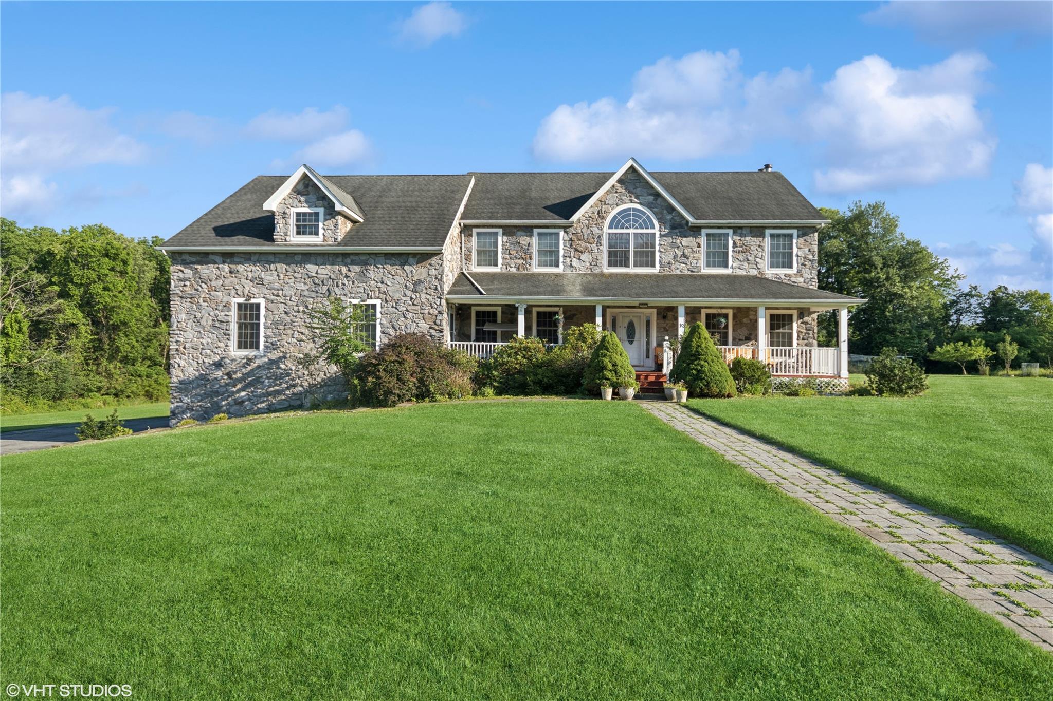 #1 photo, 10 Willys Court, Rock Tavern , NY 12575