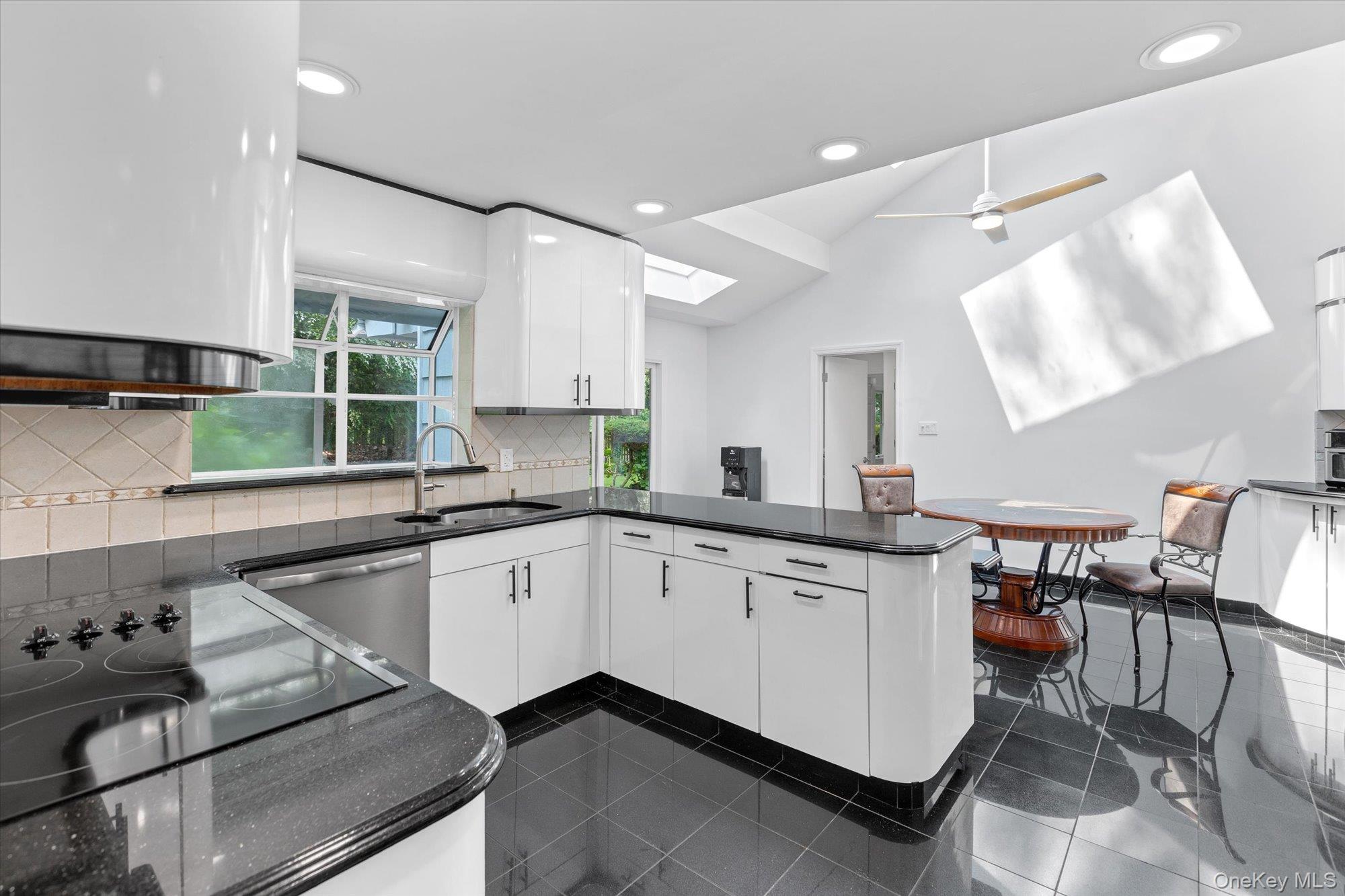 #13 photo, 2 Westbourne Lane, サフォーク郡 Melville , NY 11747