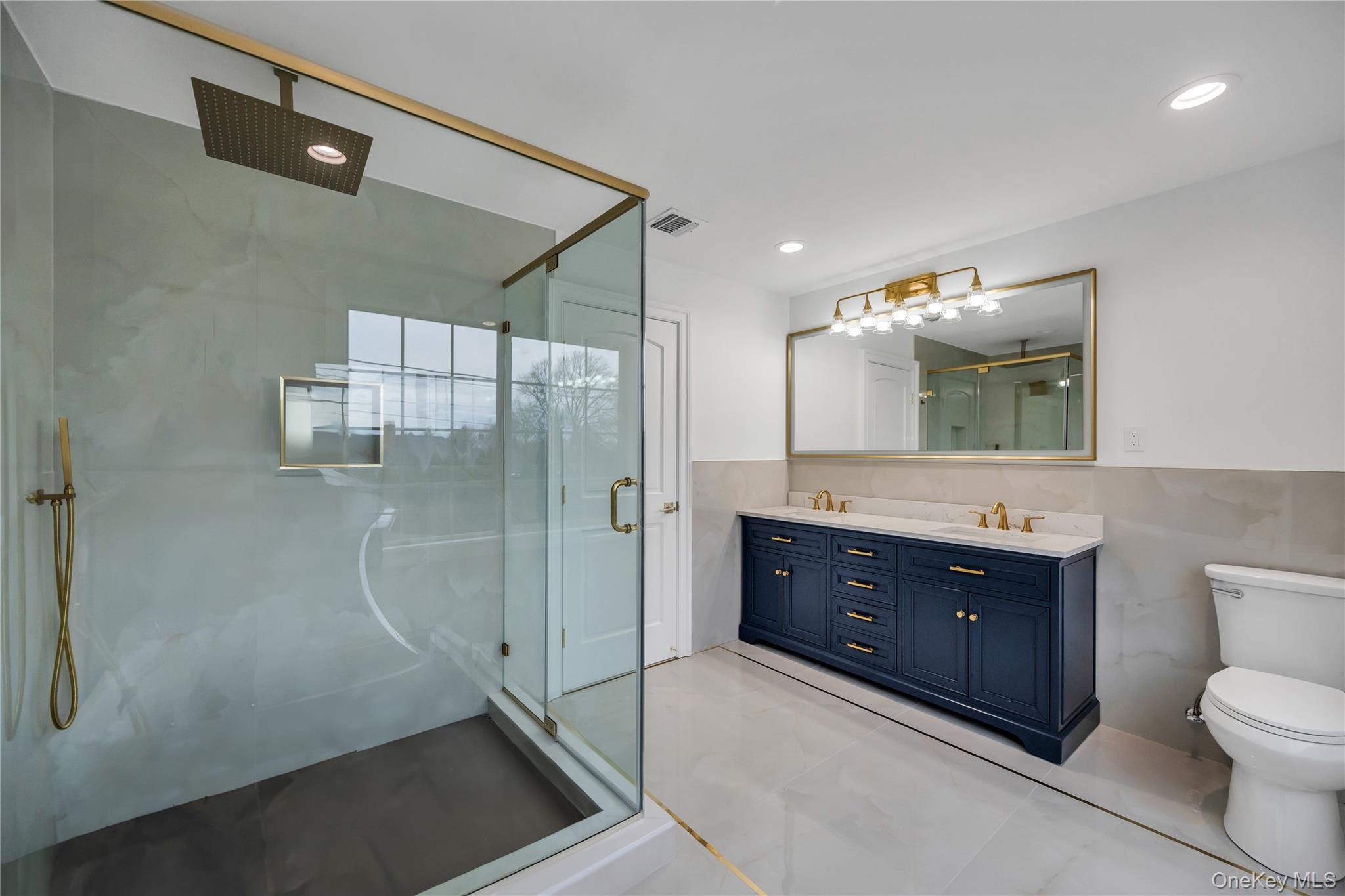 #15 photo, 319 Blacksmith Road, ナッソー郡 Levittown , NY 11756