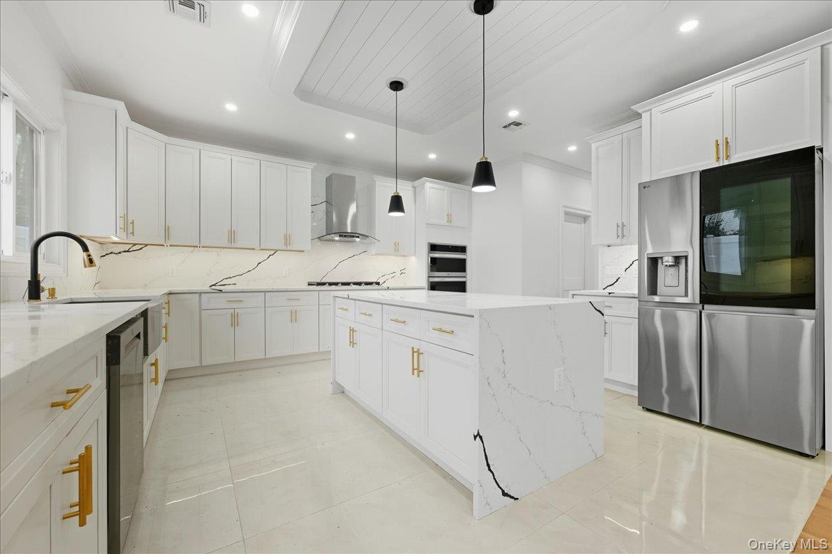 #17 photo, 319 Blacksmith Road, Levittown , NY 11756