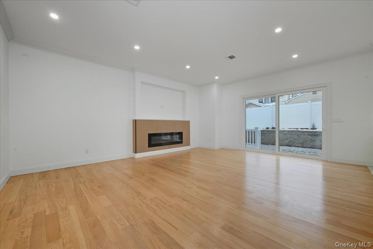 #20 photo, 319 Blacksmith Road, Levittown , NY 11756